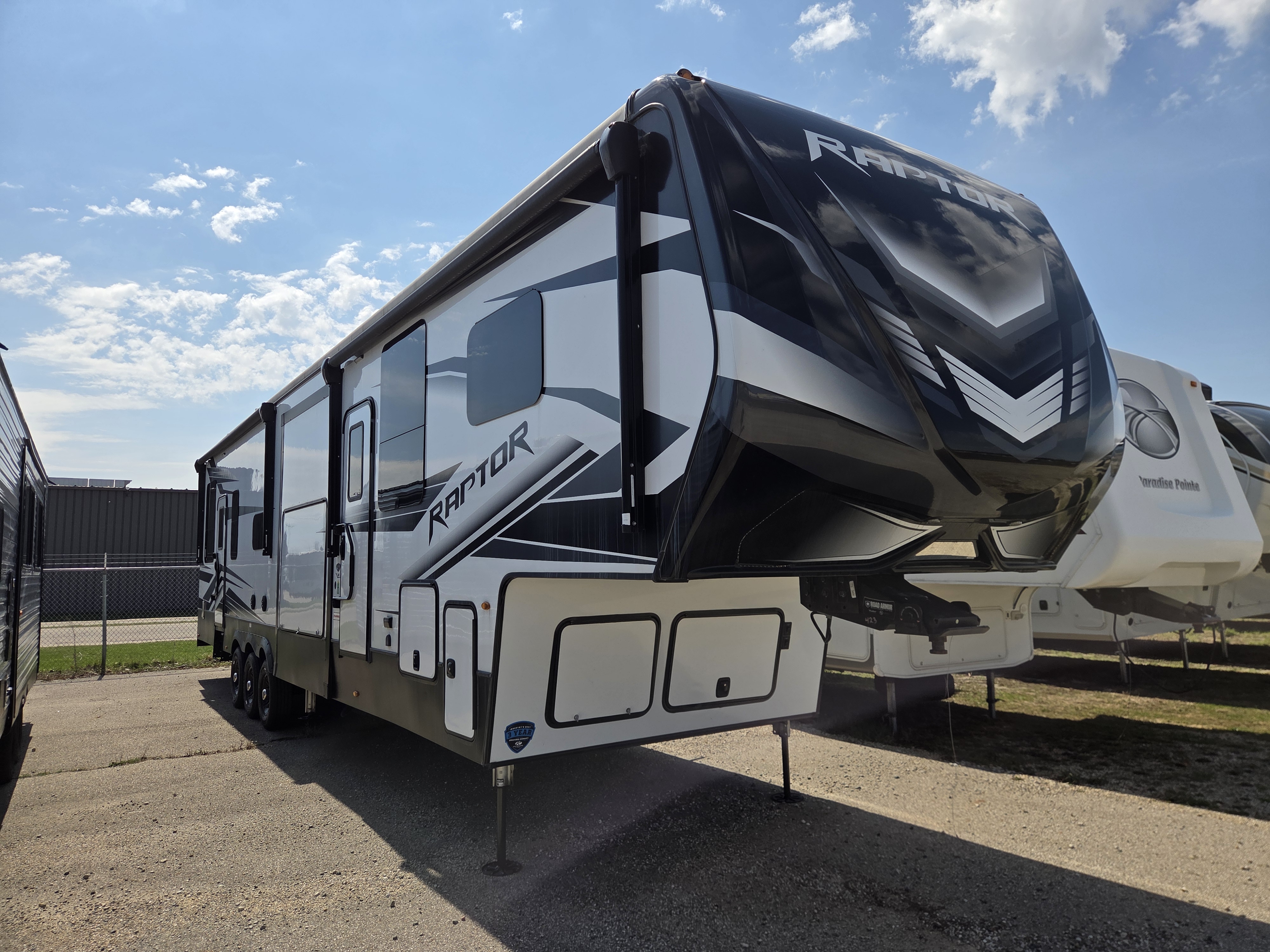 2022 Keystone Raptor 423, $ 92,000