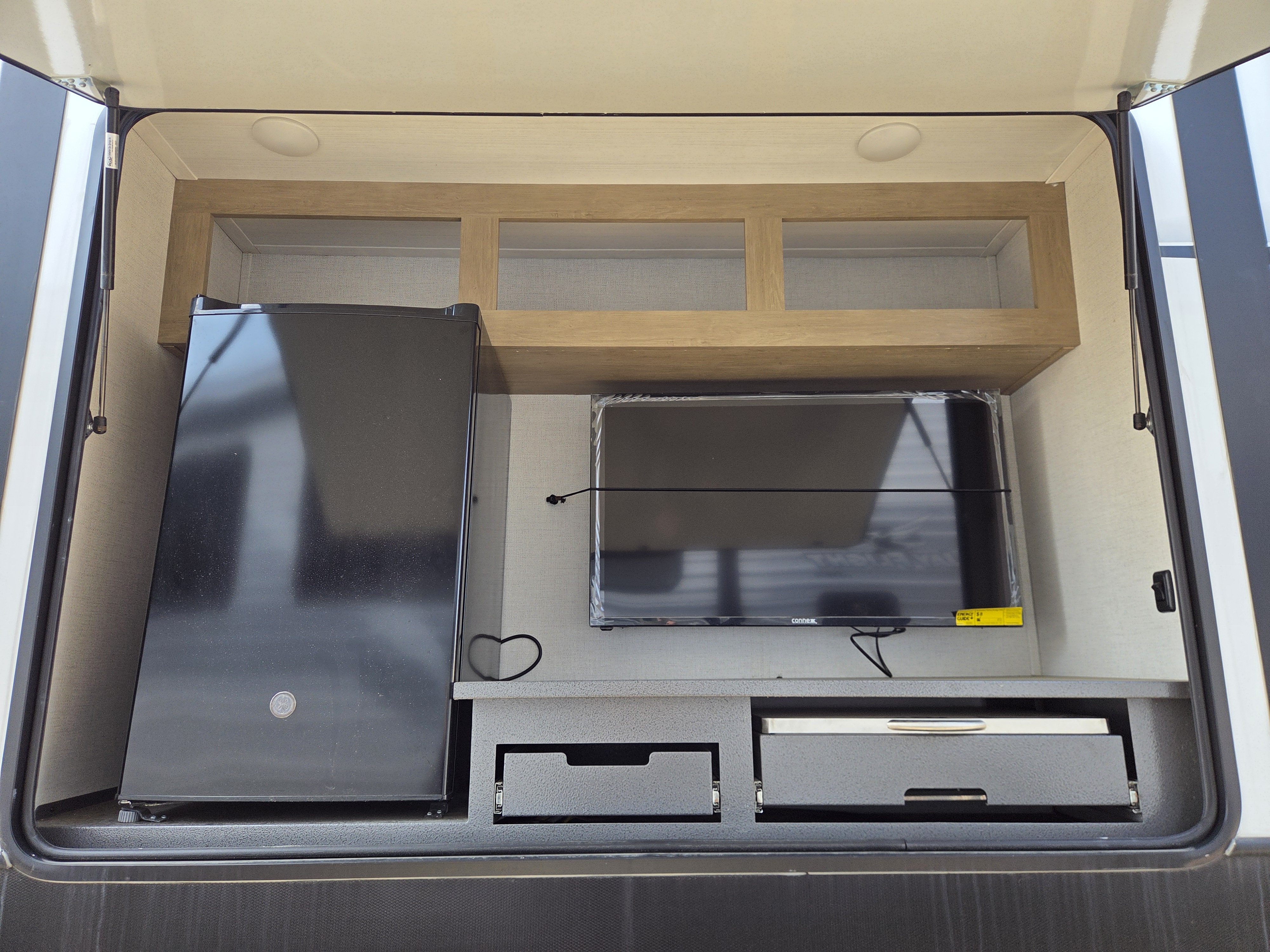 2022 Keystone Raptor 423, $ 92,000
