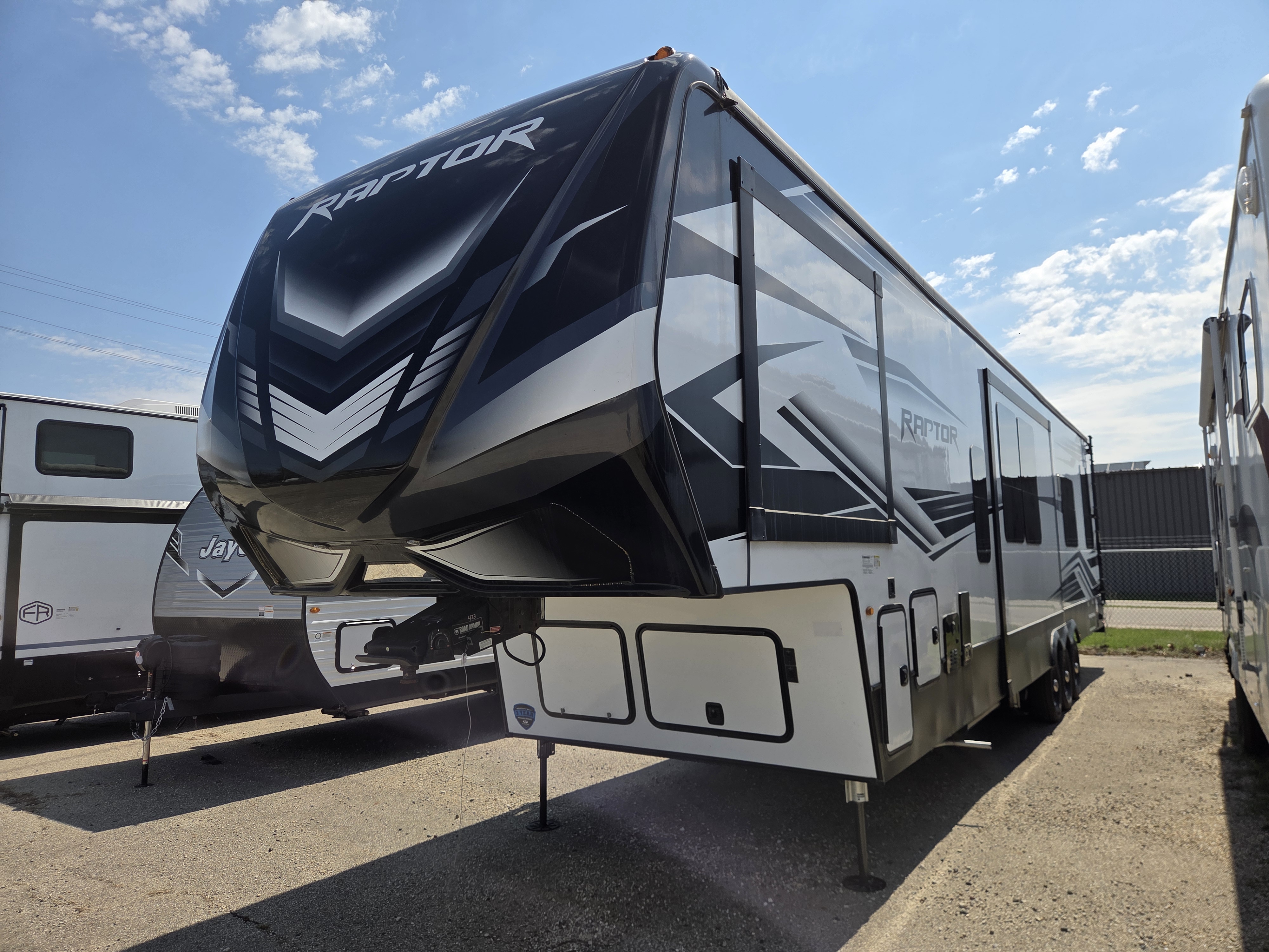 2022 Keystone Raptor 423, $ 92,000