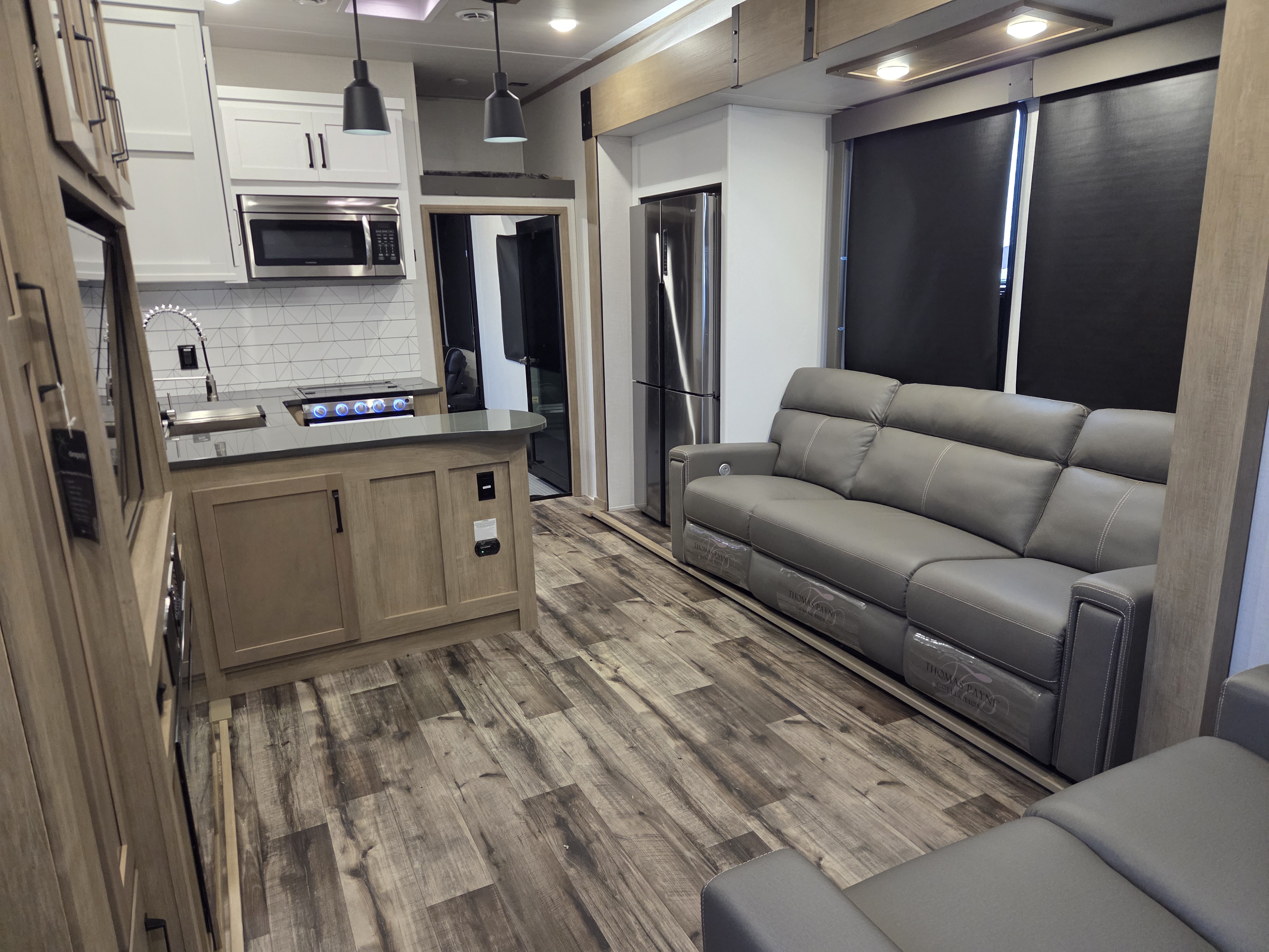 2022 Keystone Raptor 423, $ 92,000