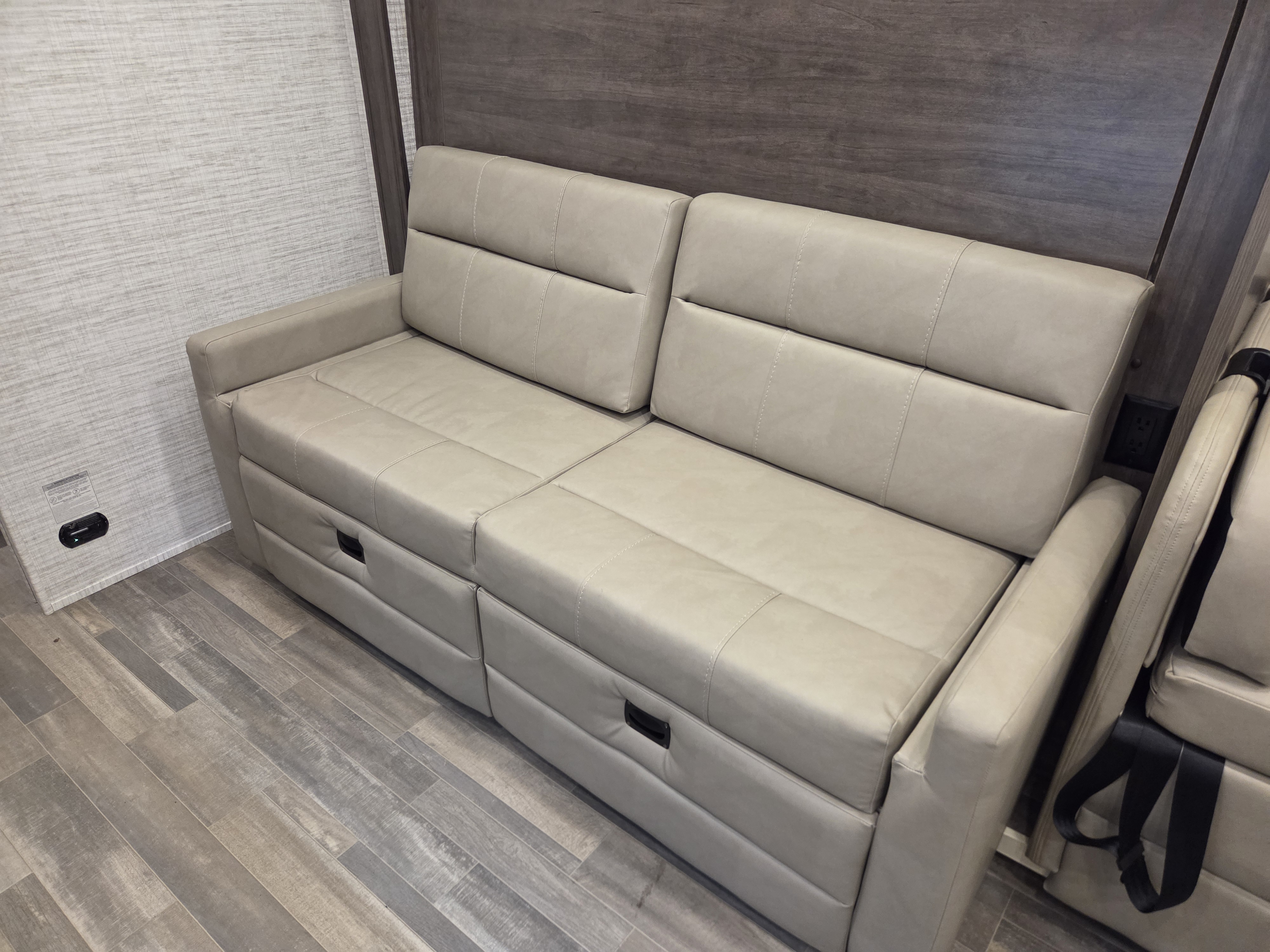 2024 Jayco Melbourne 24R, $ 104,997