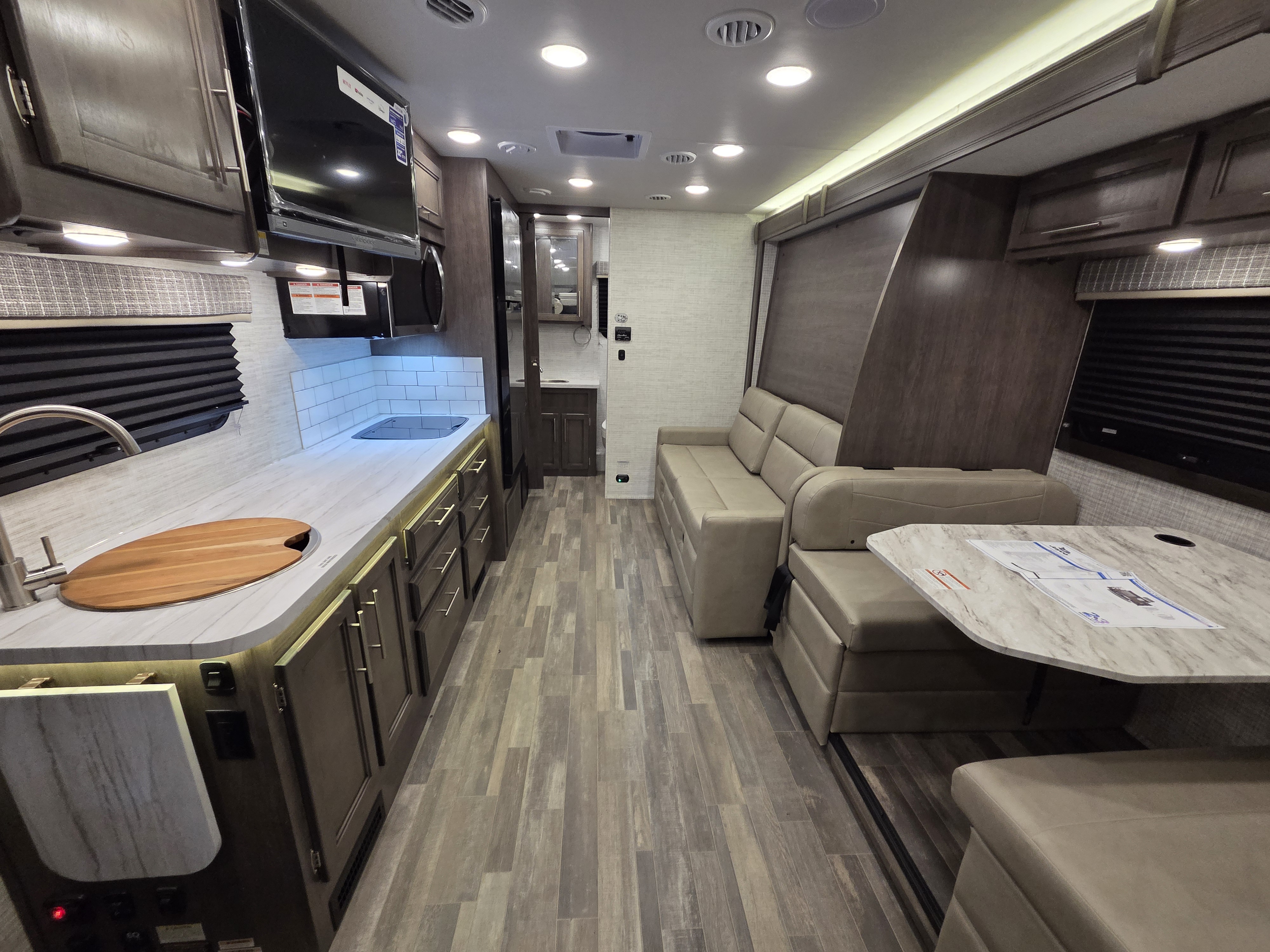 2024 Jayco Melbourne 24R, $ 104,997