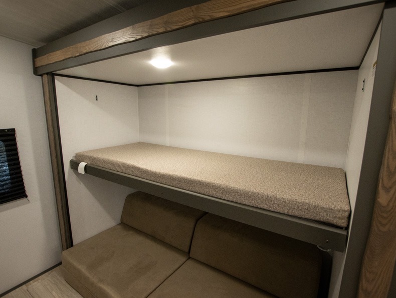 2026 Keystone Bullet Premium 330BKQ, $ 49,999