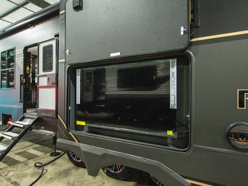 2026 Keystone Raptor 430, $ 134,995