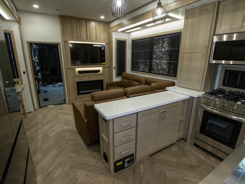 2026 Keystone Raptor 441HB, $ 144,995