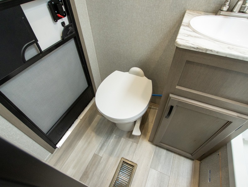 2022 Coachmen Chaparral 367BH, $ 59,876