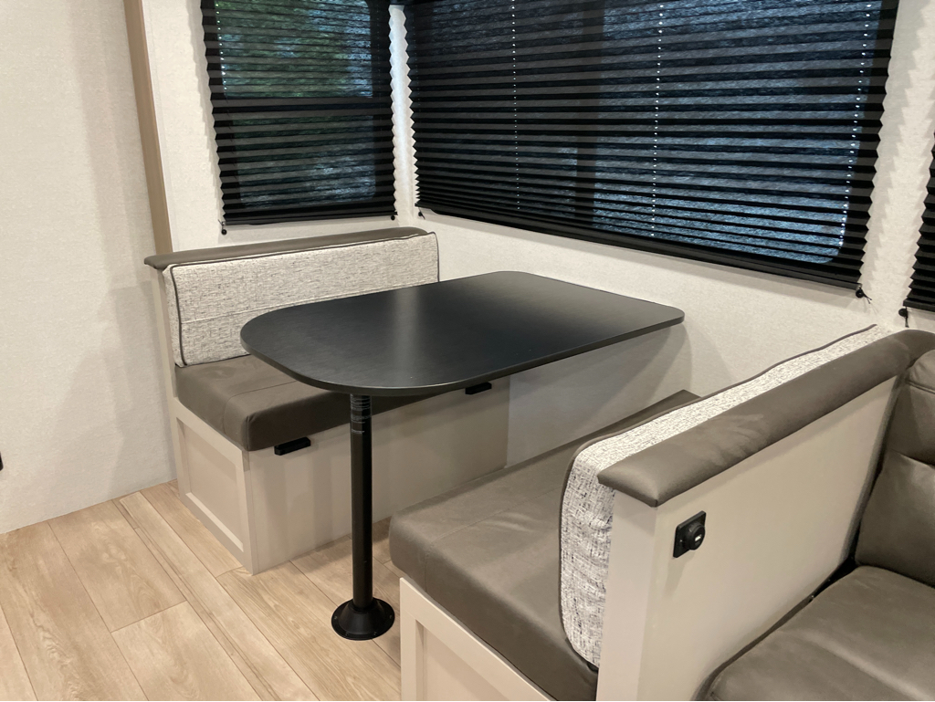 2027 Jayco Jay Feather SL 26BHSL, $ 29,999