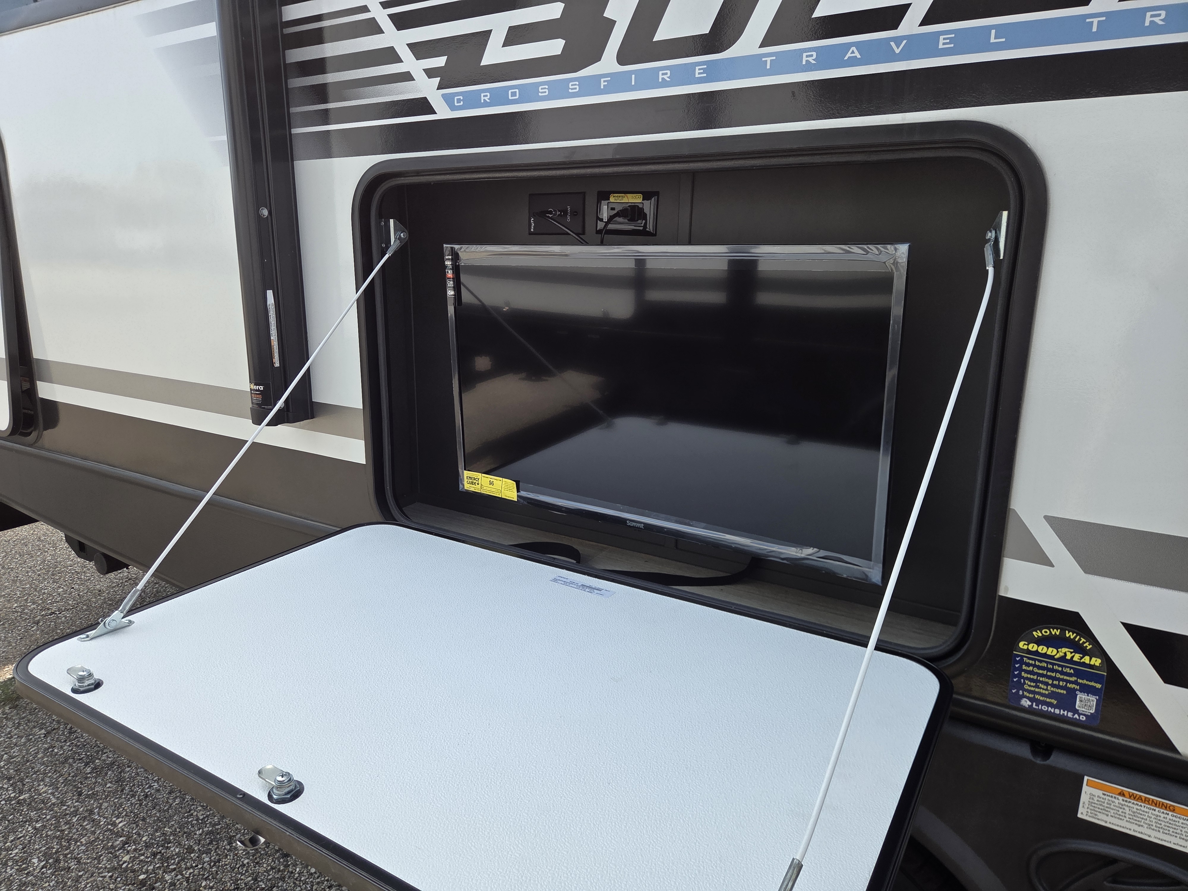 2025 Keystone Bullet Crossfire 270RKS, $ 35,999