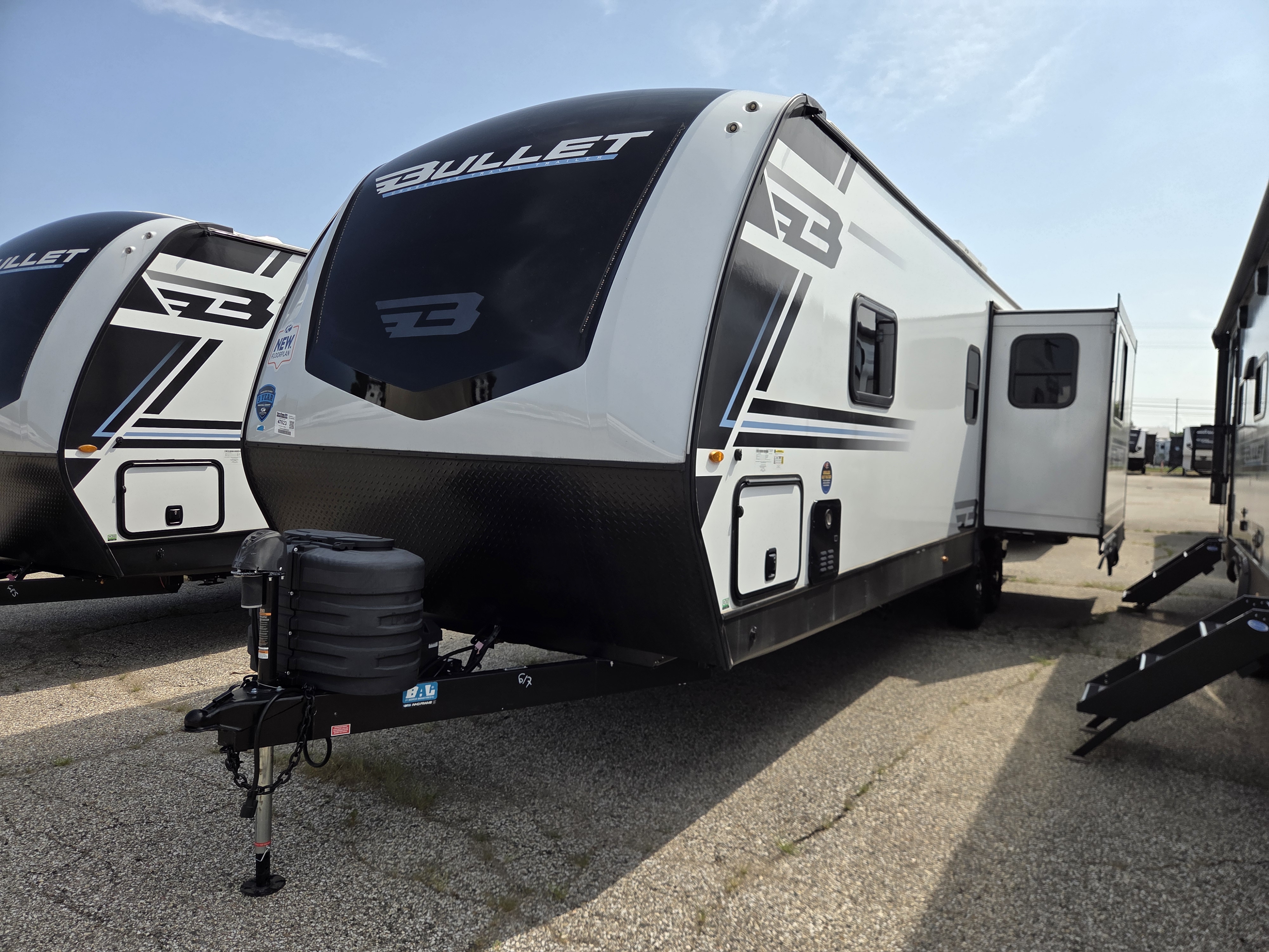 2025 Keystone Bullet Crossfire 270RKS, $ 35,999