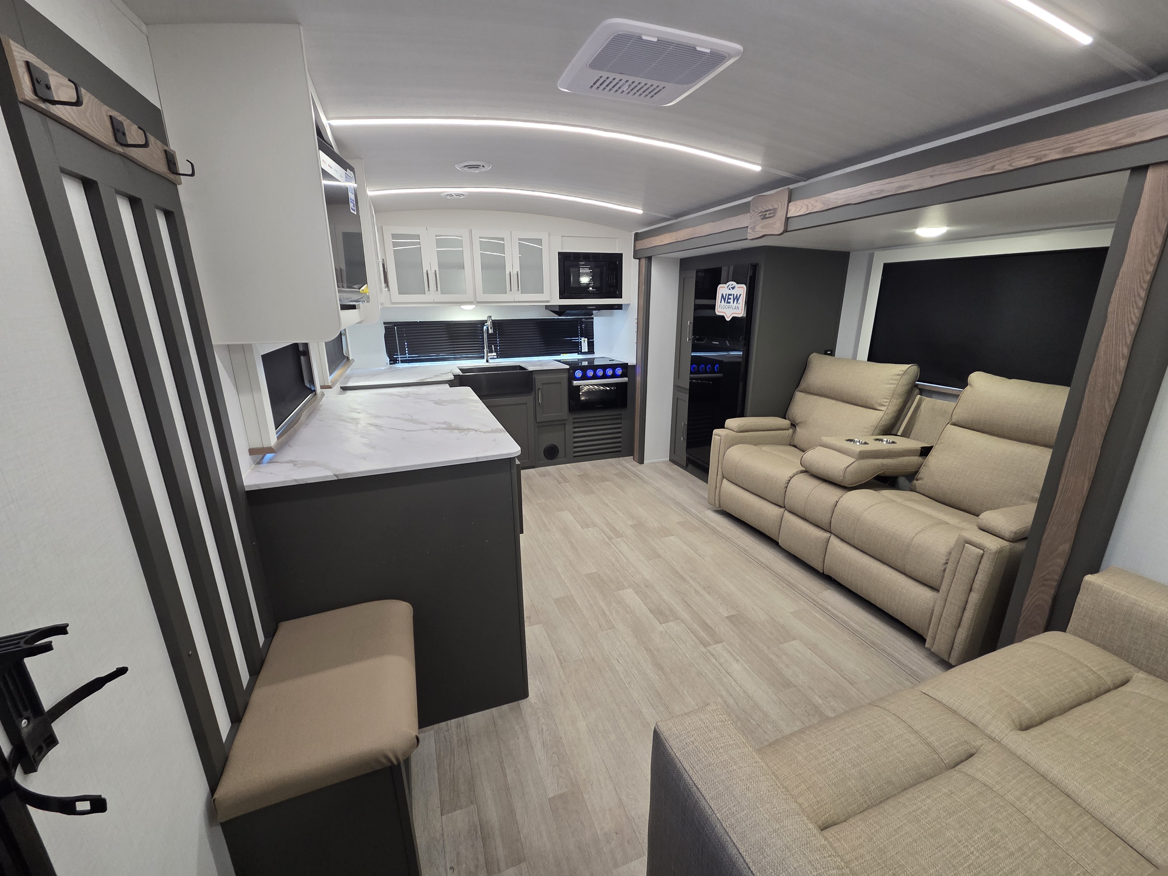 2025 Keystone Bullet Crossfire 270RKS, $ 35,999