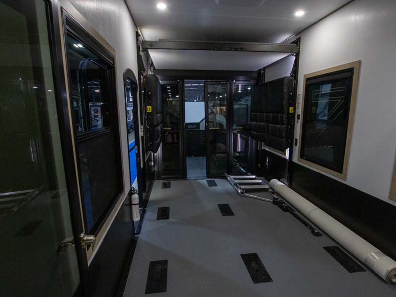 2025 Keystone Raptor 415, $ 109,999