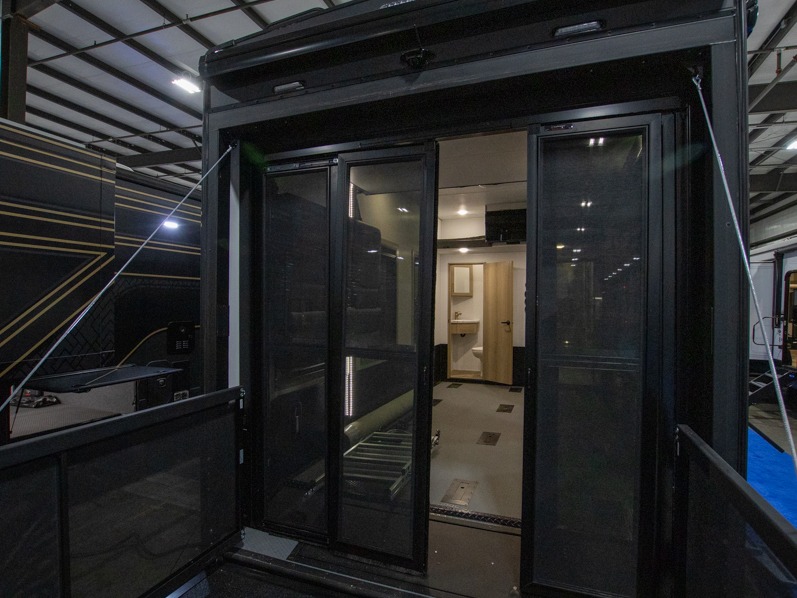 2025 Keystone Raptor 415, $ 109,999