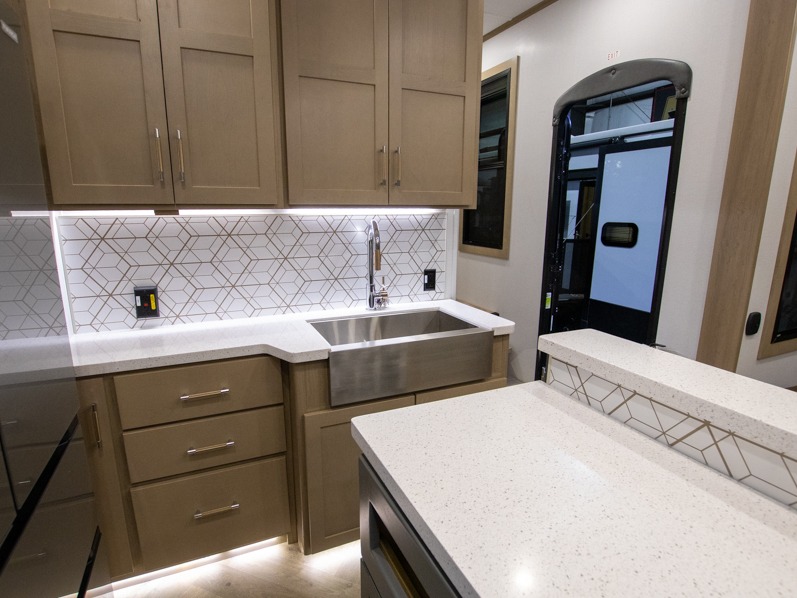2025 Keystone Raptor 415, $ 109,999