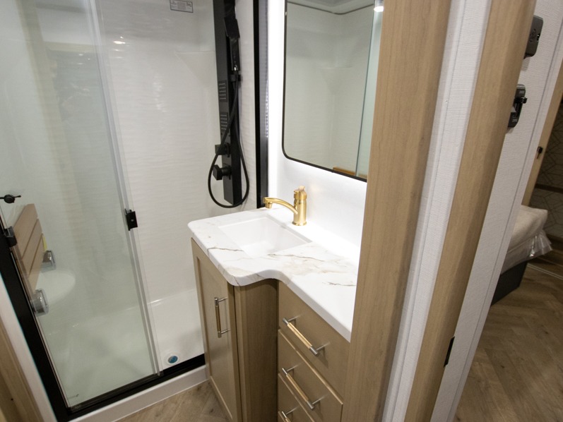2025 Keystone Raptor 415, $ 109,999