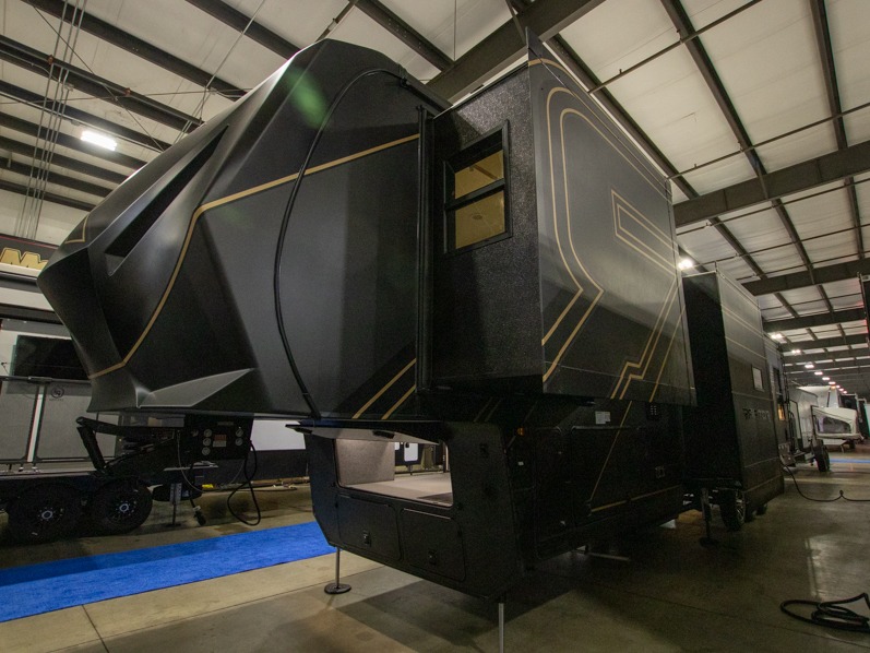 2025 Keystone Raptor 415, $ 109,999