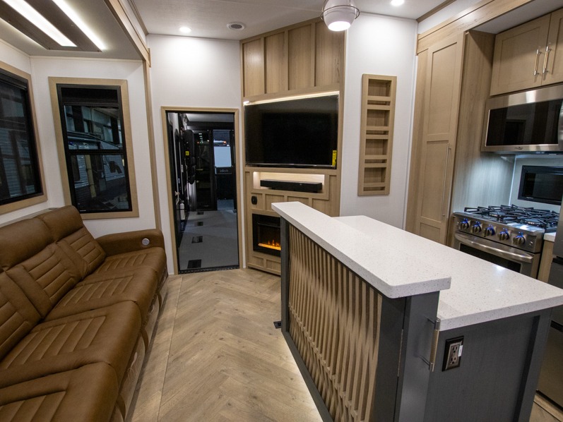 2025 Keystone Raptor 415, $ 109,999