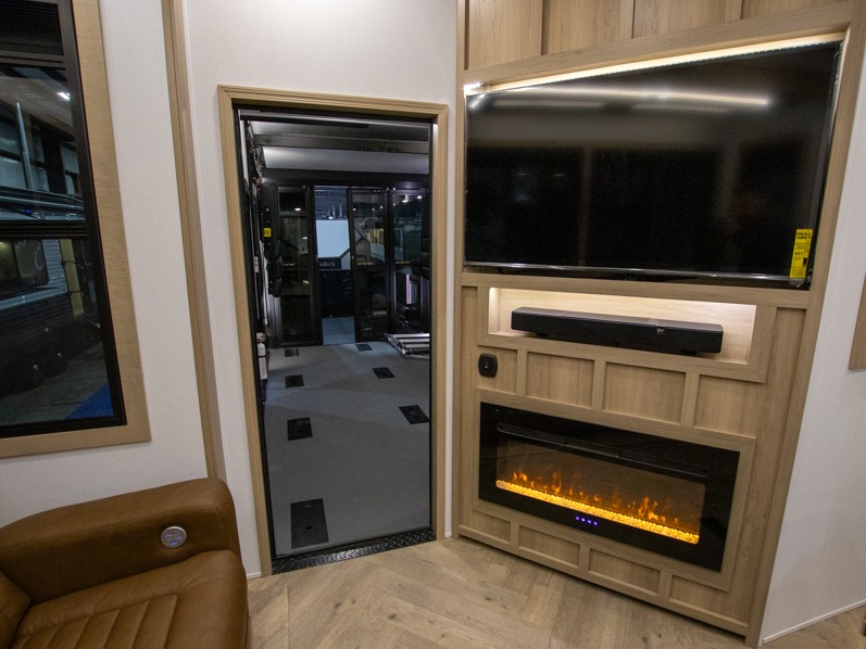 2025 Keystone Raptor 415, $ 109,999