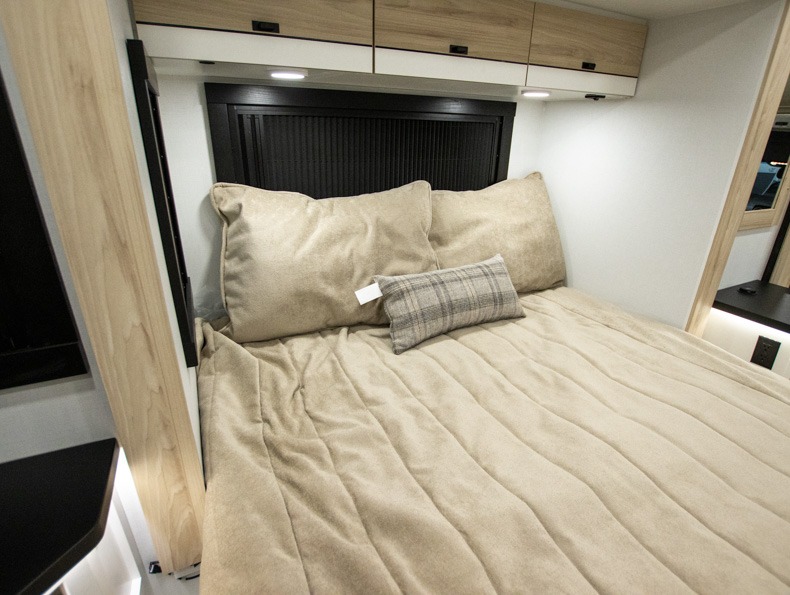 2026 Jayco Melbourne Prestige 25LP, $ 169,997