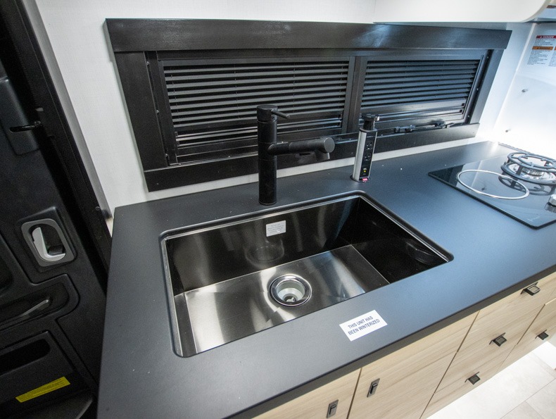 2026 Jayco Melbourne Prestige 25LP, $ 169,997