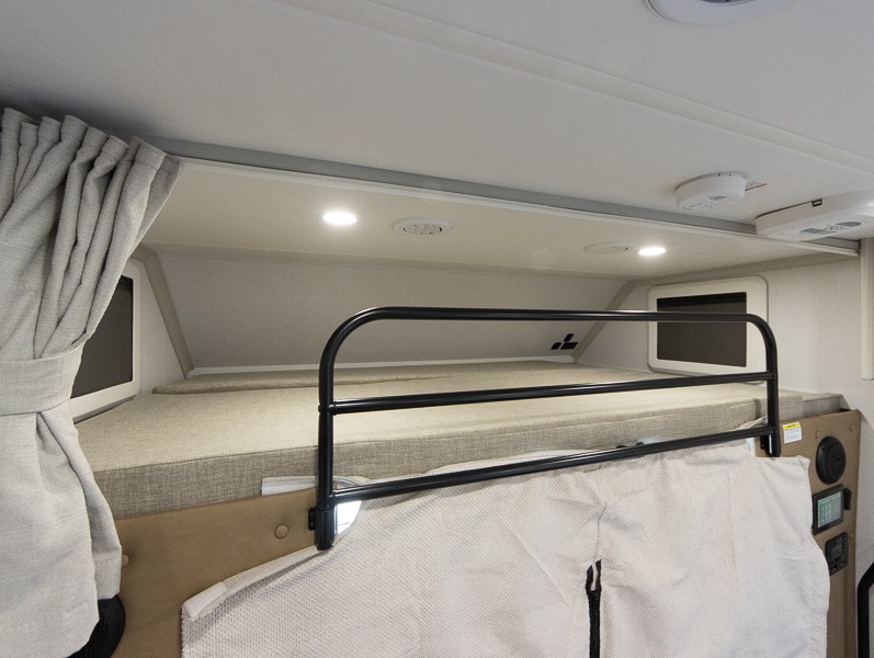 2025 Dynamax Isata 3 Series 24SSSFXM, $ 149,997