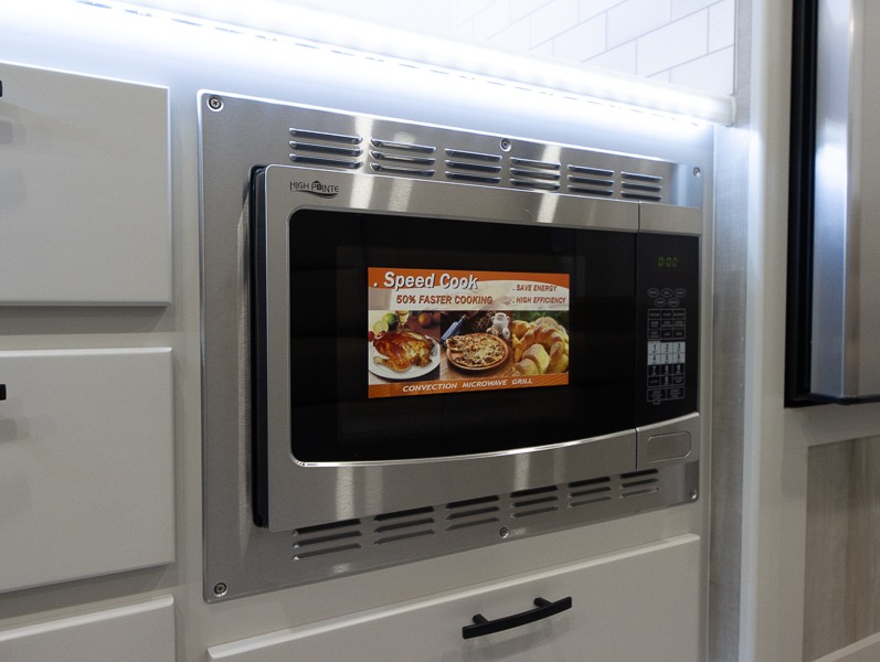 2025 Dynamax Isata 3 Series 24SSSFXM, $ 149,997