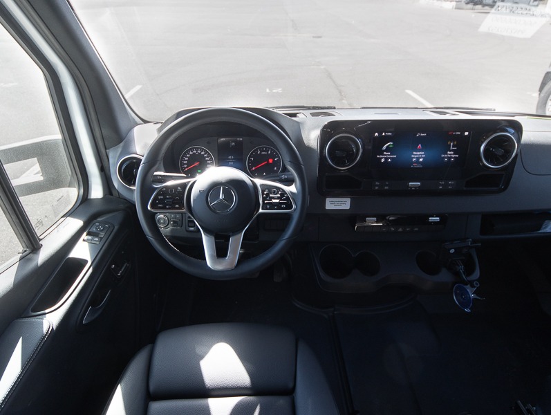 2025 Dynamax Isata 3 Series 24SSSFXM, $ 149,997