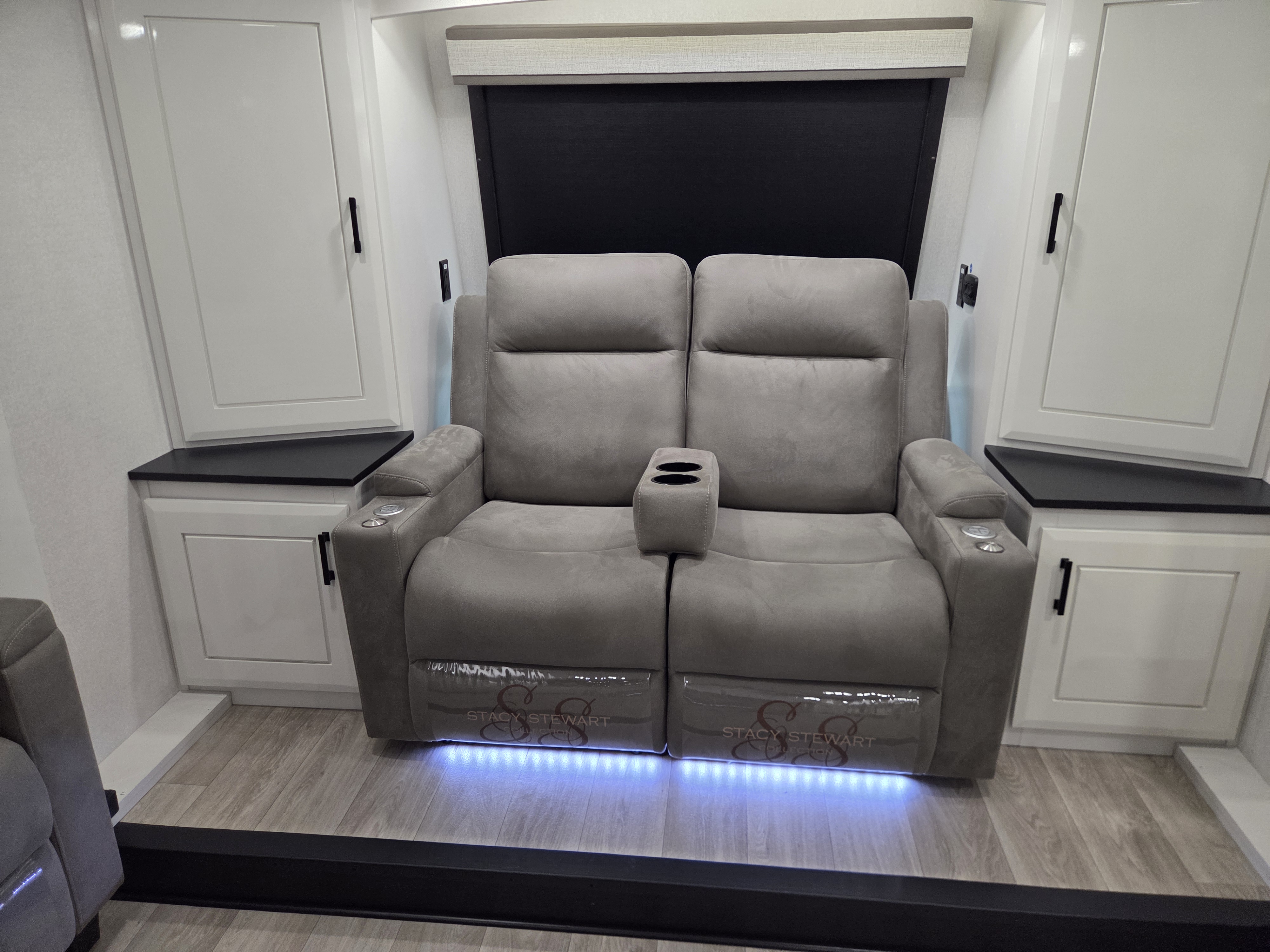 2027 Jayco Pinnacle 39FLOK, $ 144,999