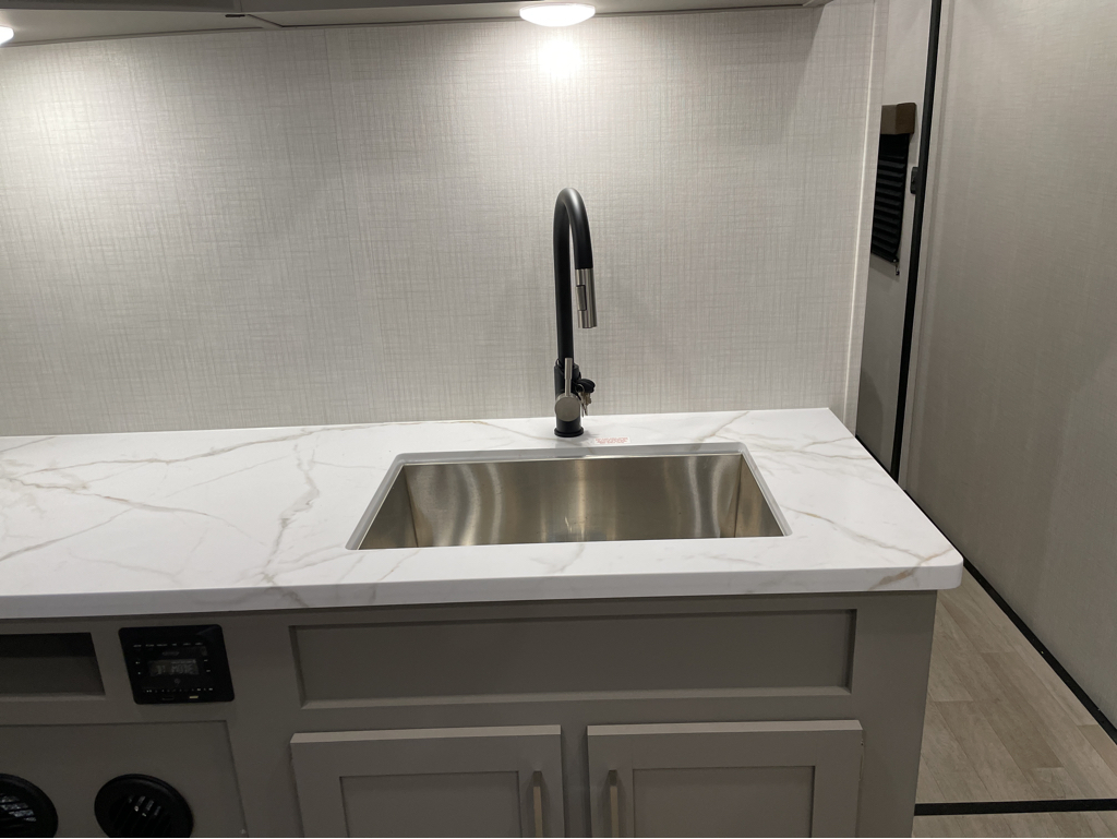 2026 Keystone Raptor Carbon Aluminum 30WFO, $ 37,990