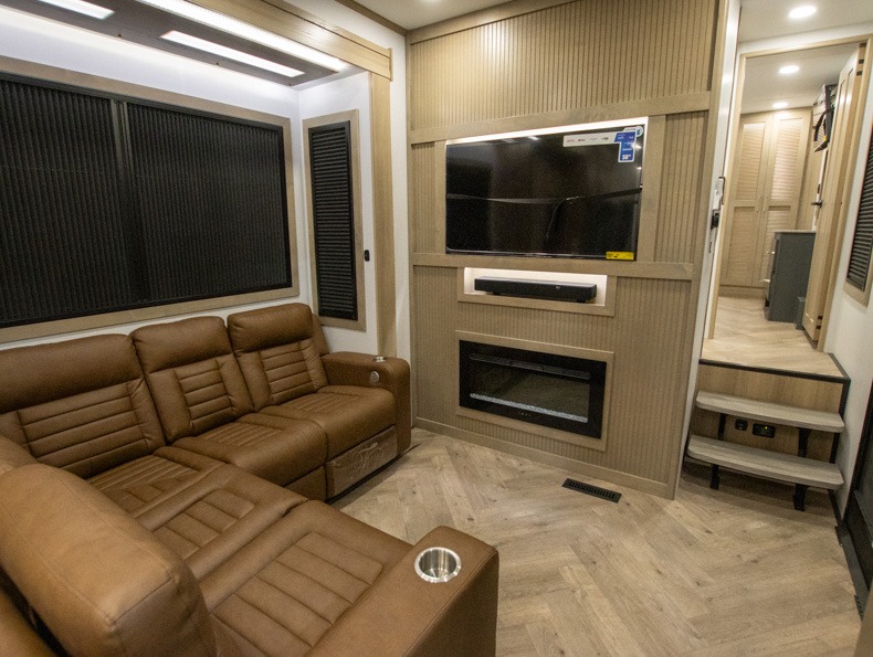 2026 Keystone Raptor 444, $ 144,995