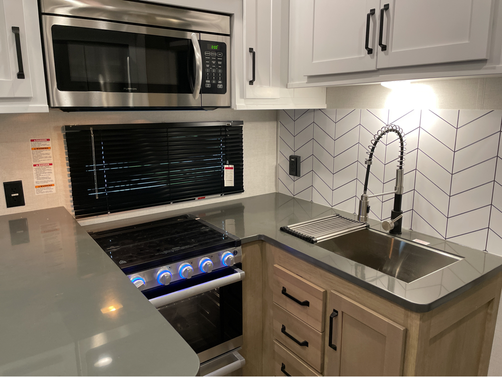 2022 Keystone Raptor 351, $ 78,000