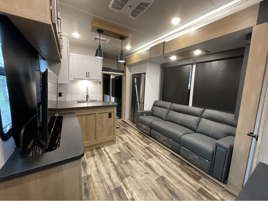 2022 Keystone Raptor 351, $ 78,000