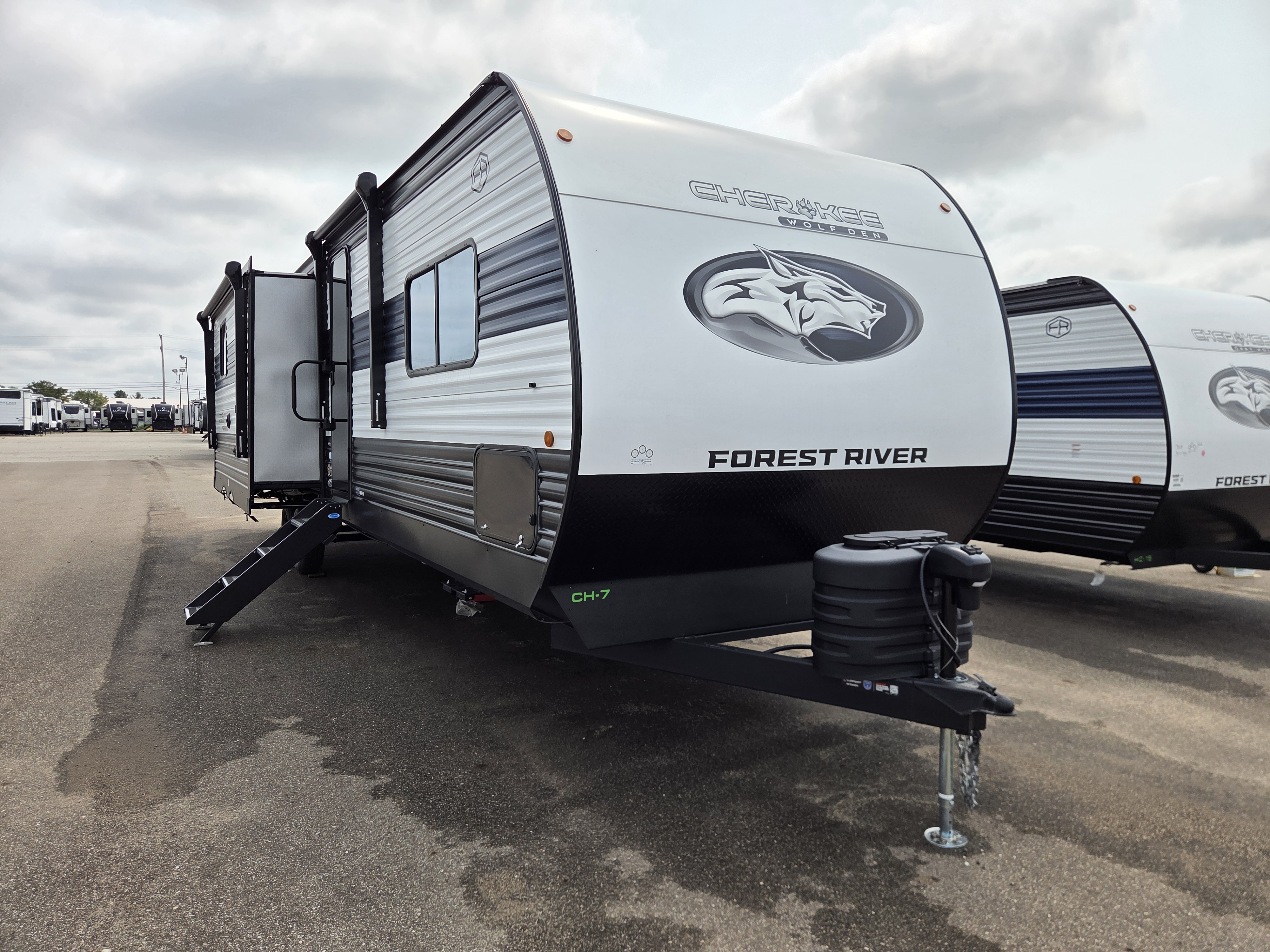 2026 Forest River Cherokee Wolf Den 304SR, $ 39,999