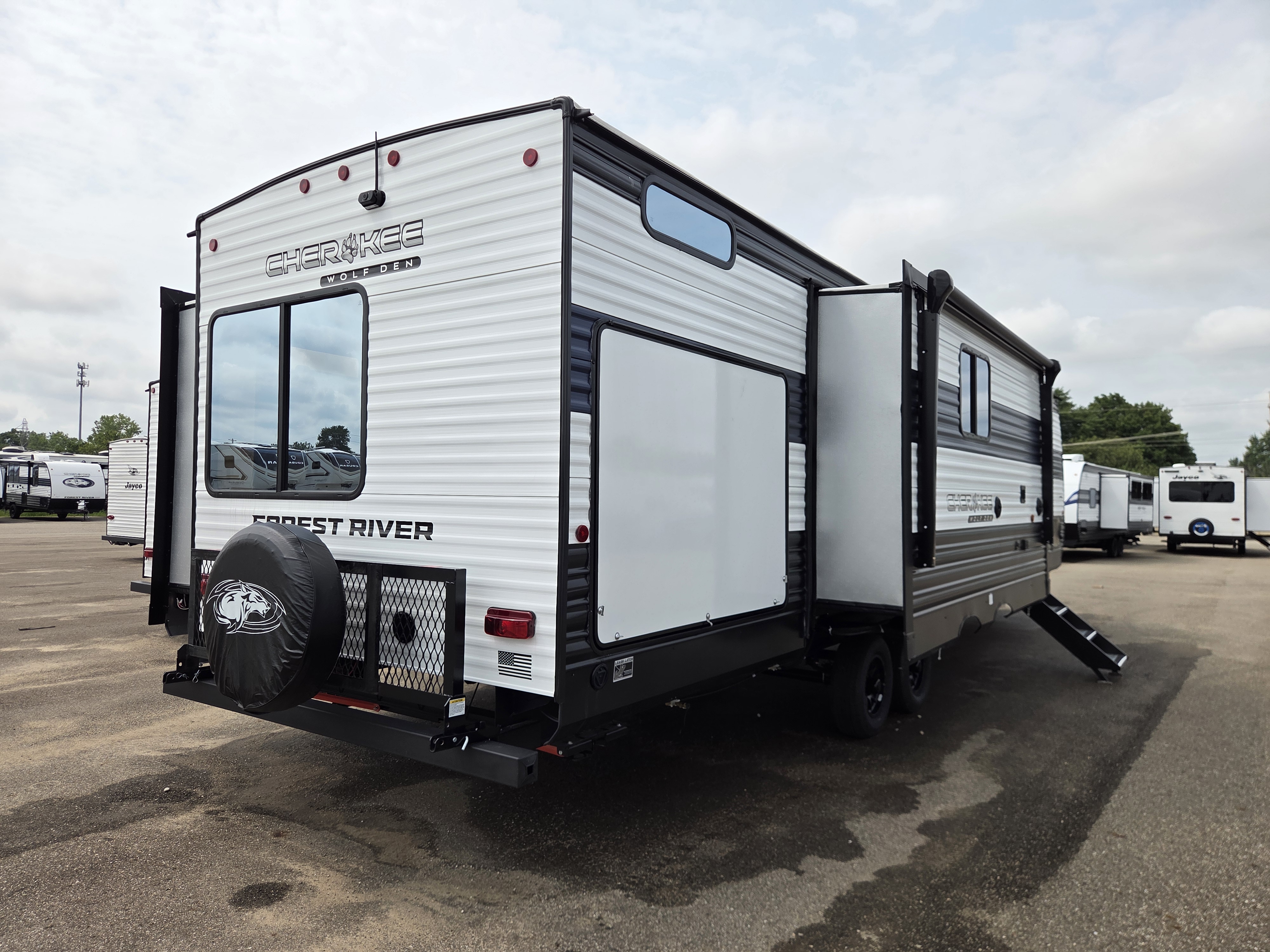 2026 Forest River Cherokee Wolf Den 304SR, $ 39,999