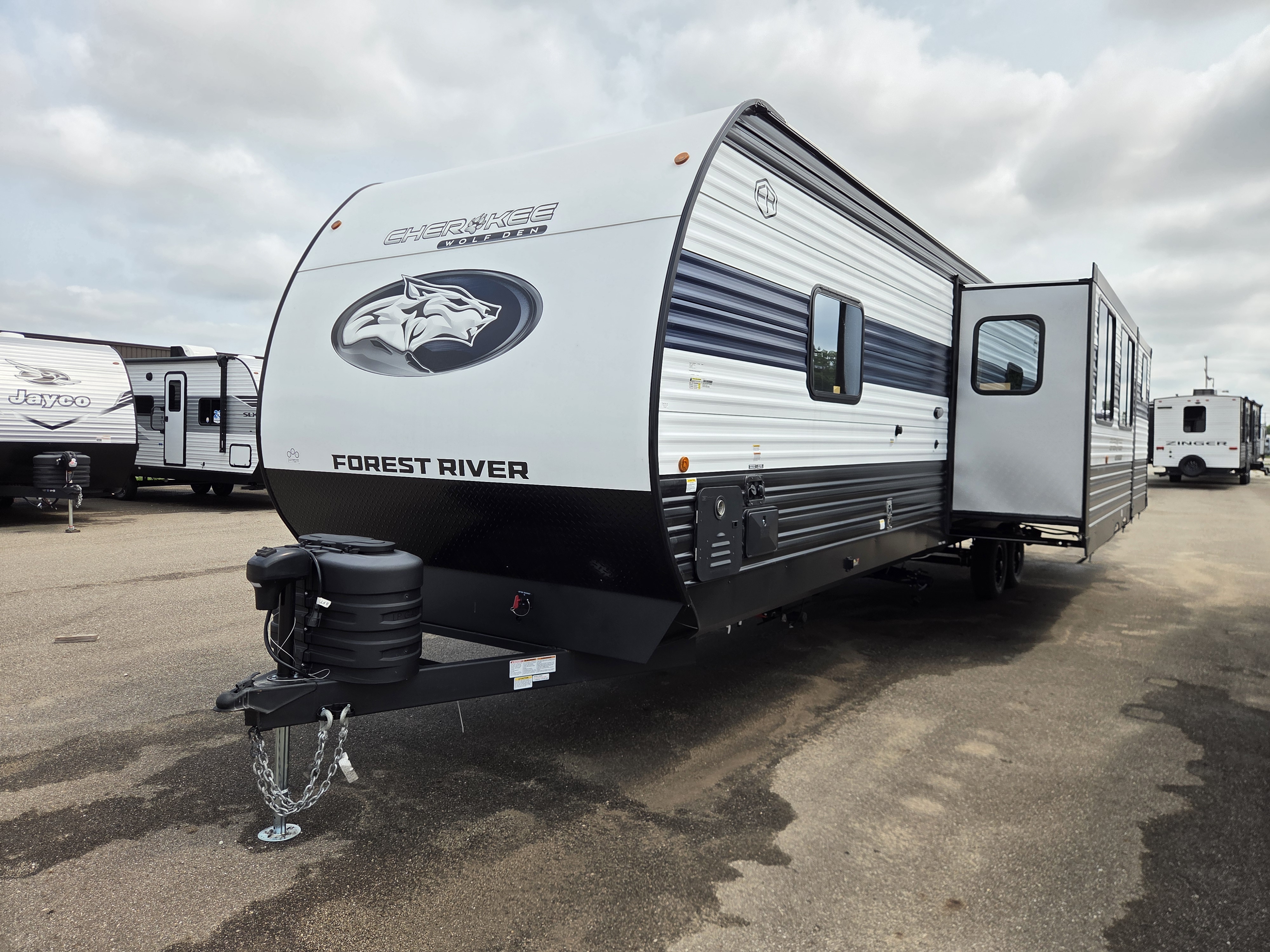 2026 Forest River Cherokee Wolf Den 304SR, $ 39,999