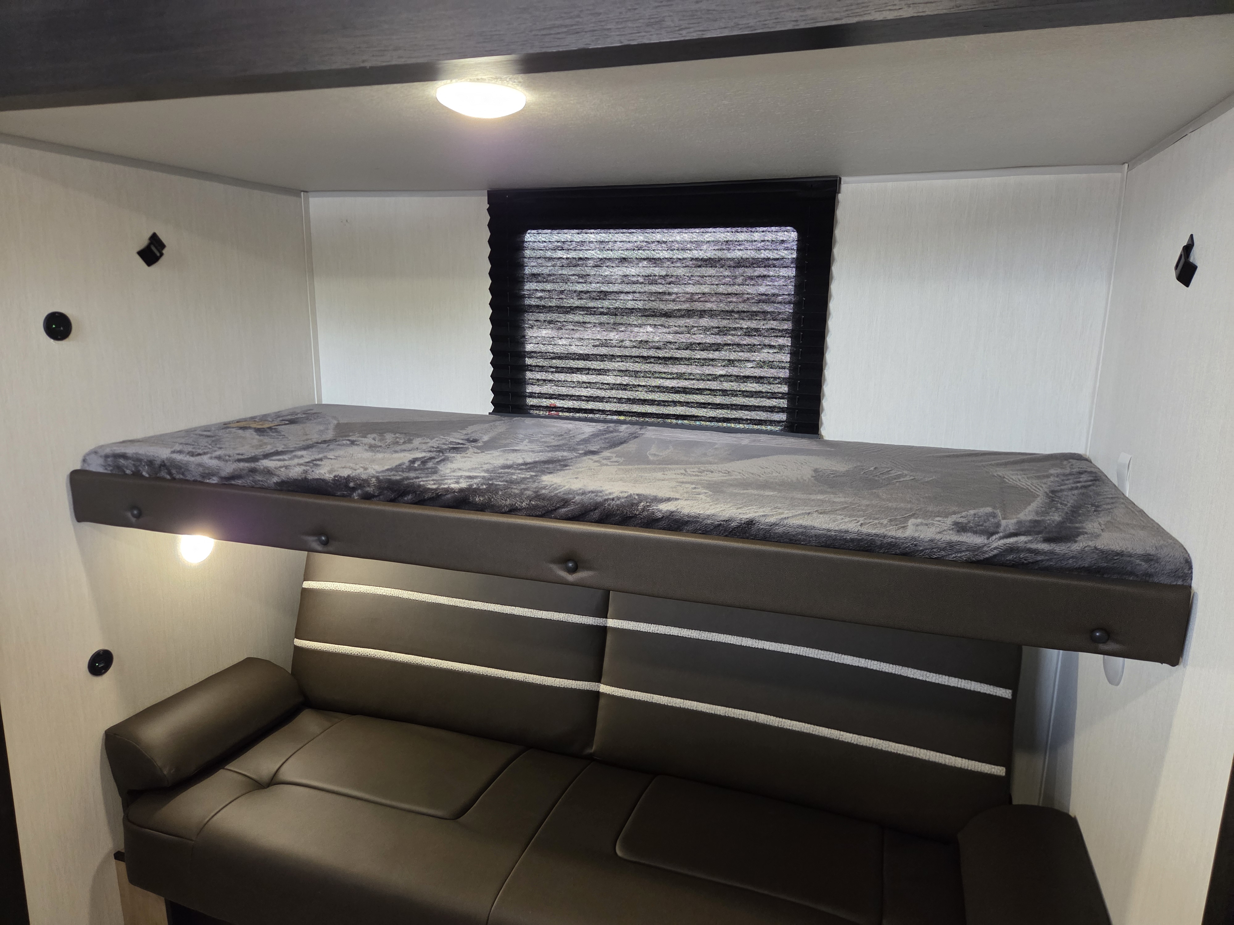 2026 Forest River Cherokee Wolf Den 304SR, $ 39,999