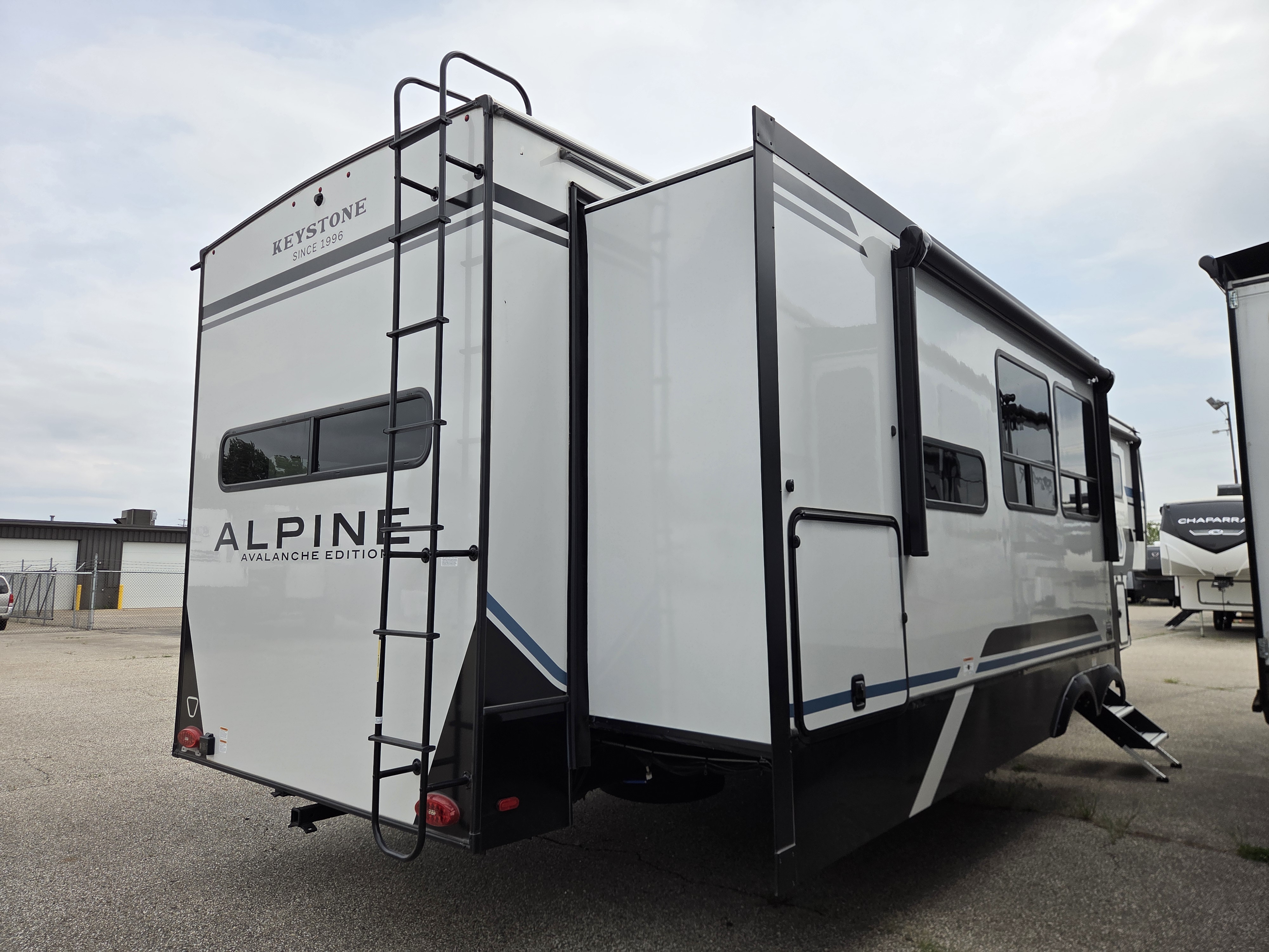 2026 Keystone Alpine Avalanche Edition 379MB, $ 79,999