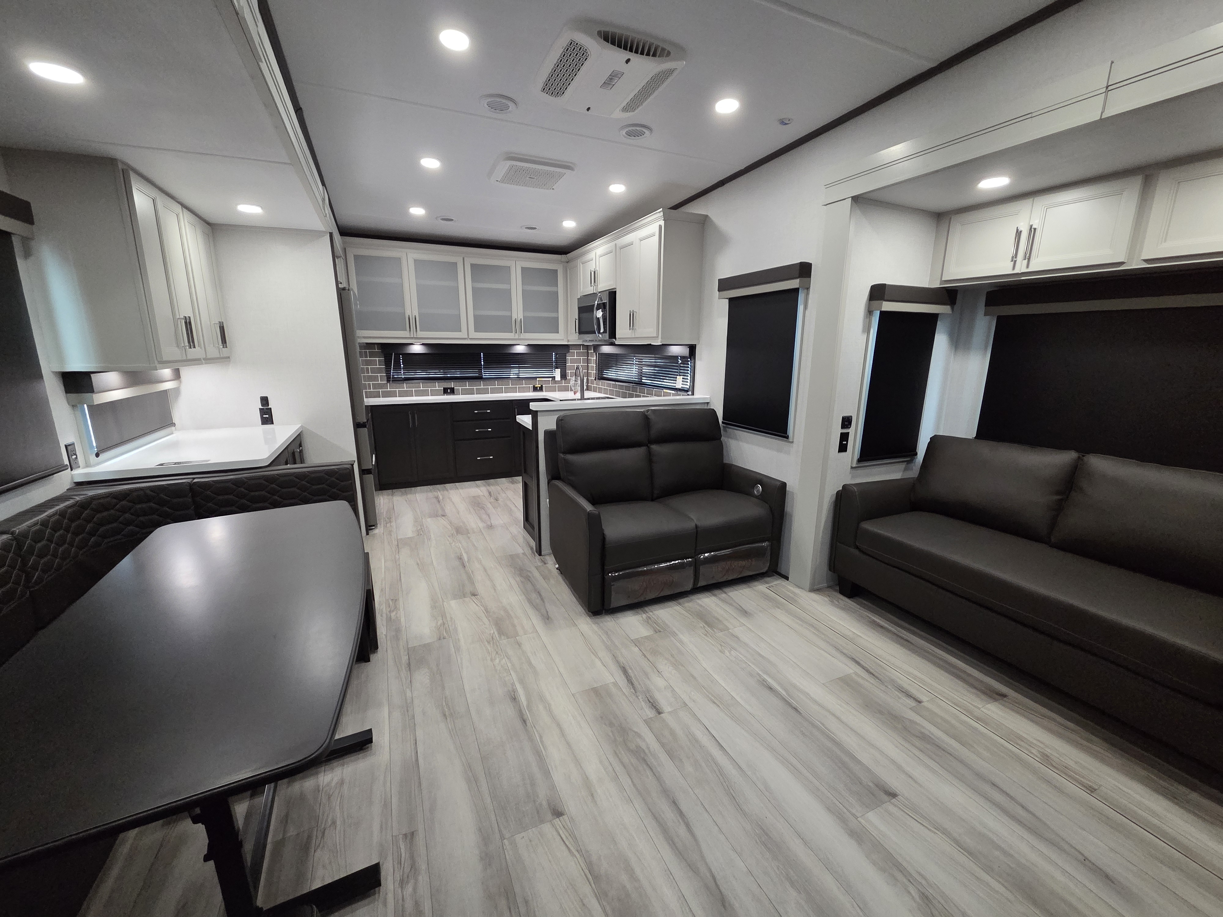 2026 Keystone Alpine Avalanche Edition 379MB, $ 79,999
