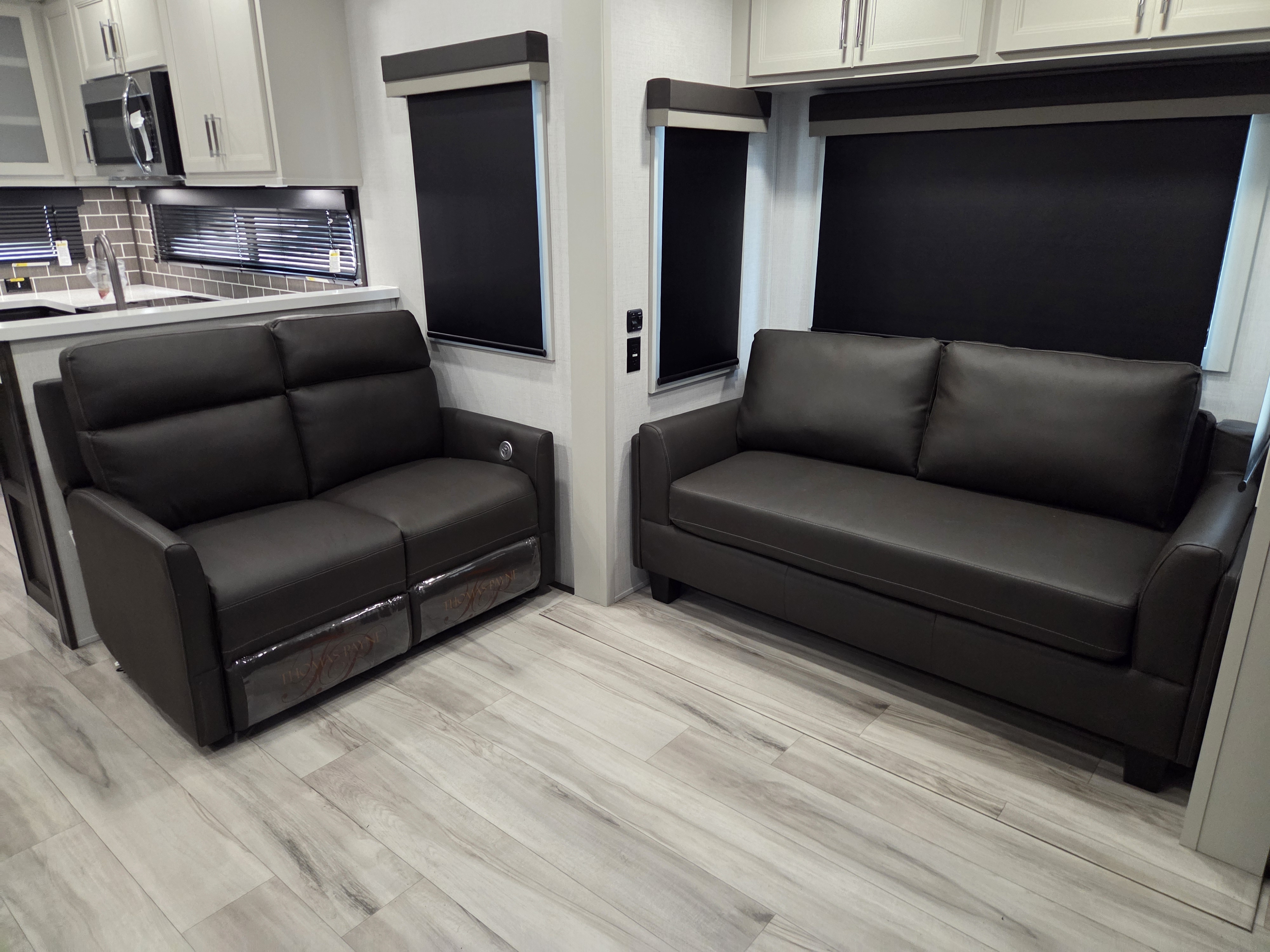 2026 Keystone Alpine Avalanche Edition 379MB, $ 79,999