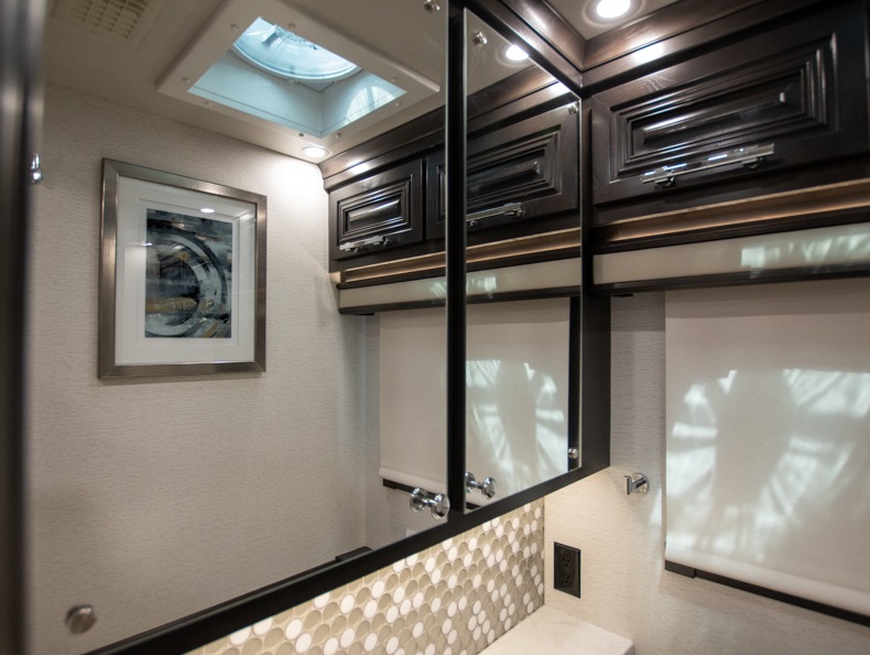 2026 Entegra Coach Anthem 44V, $ 559,997