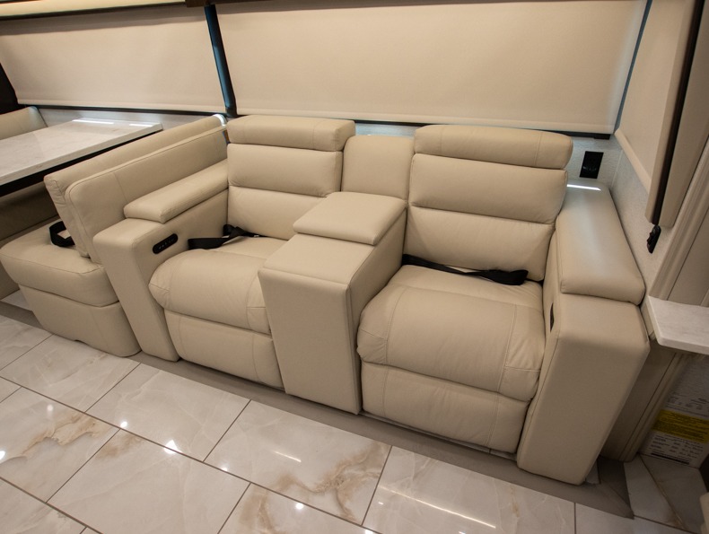 2026 Entegra Coach Anthem 44V, $ 559,997