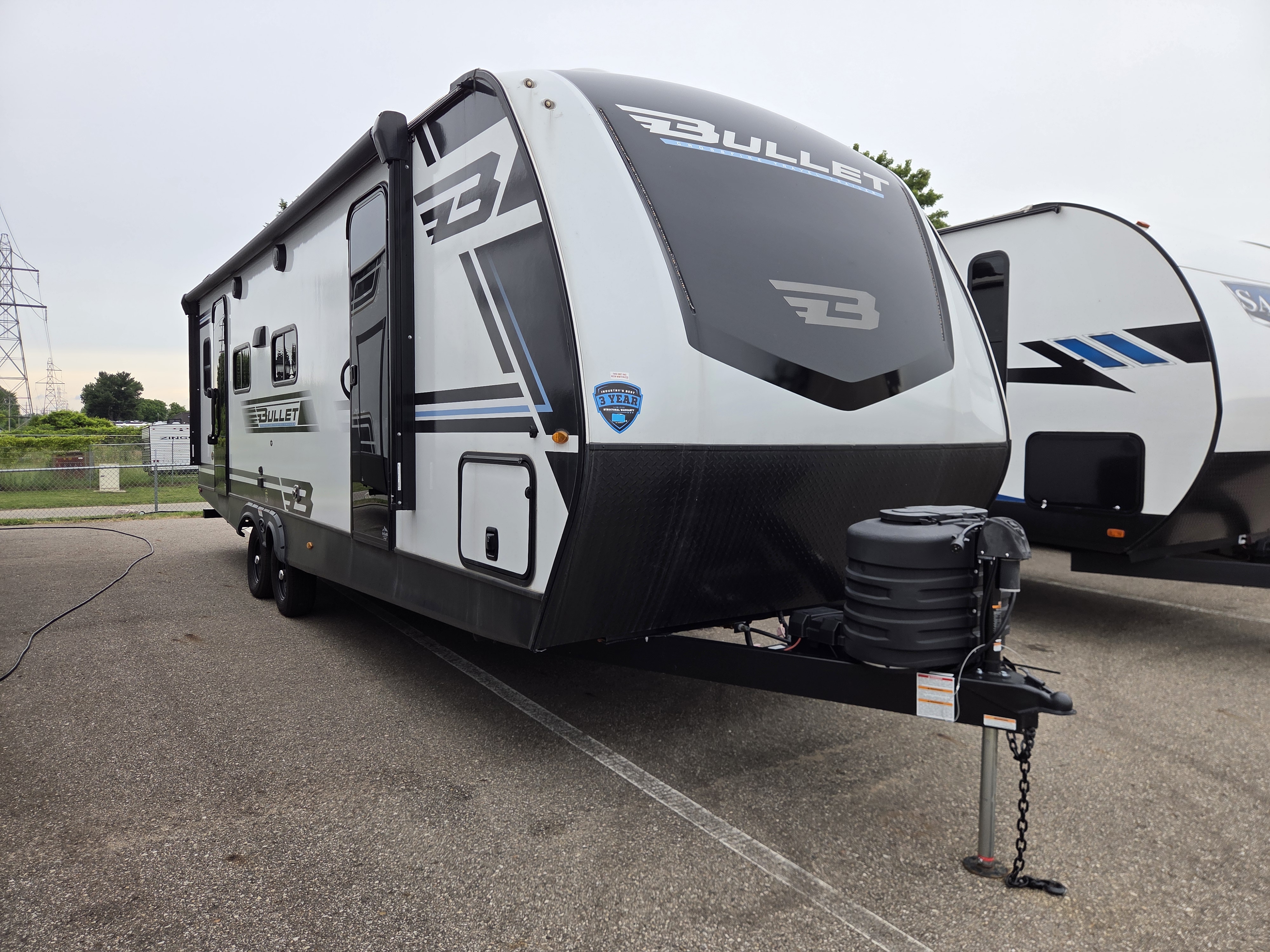 2025 Keystone Bullet Crossfire 2530RD, $ 32,999