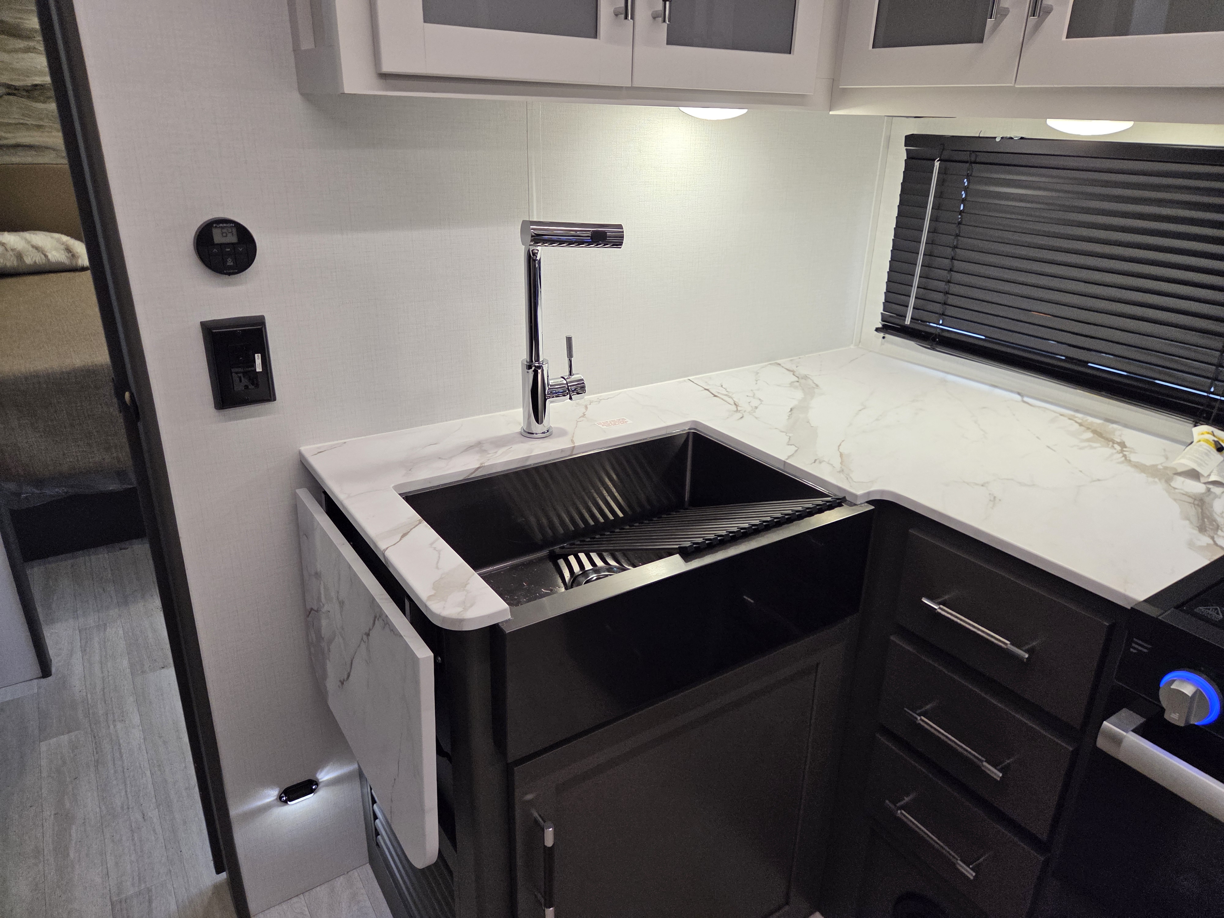 2025 Keystone Bullet Crossfire 2530RD, $ 32,999