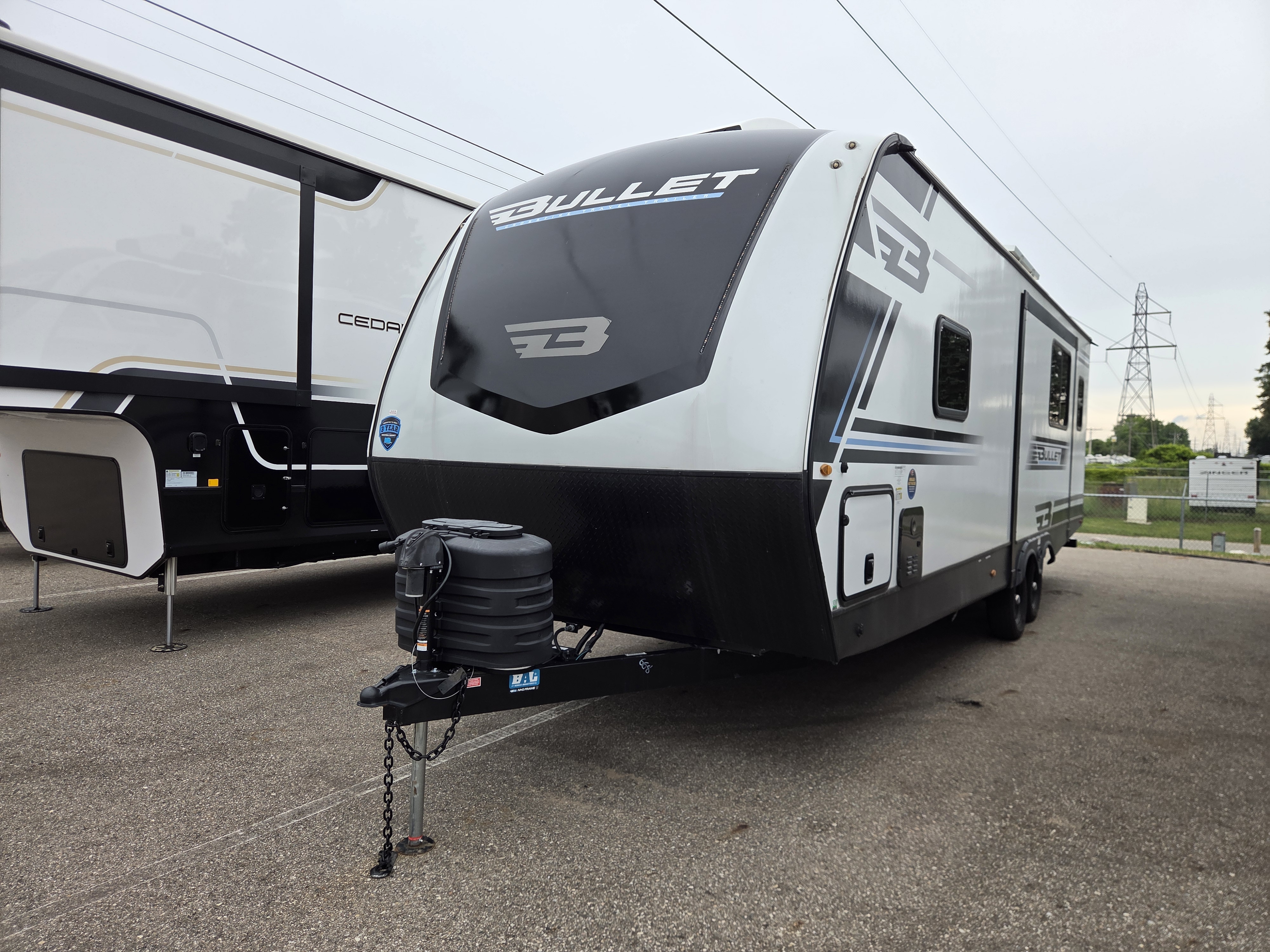 2025 Keystone Bullet Crossfire 2530RD, $ 32,999