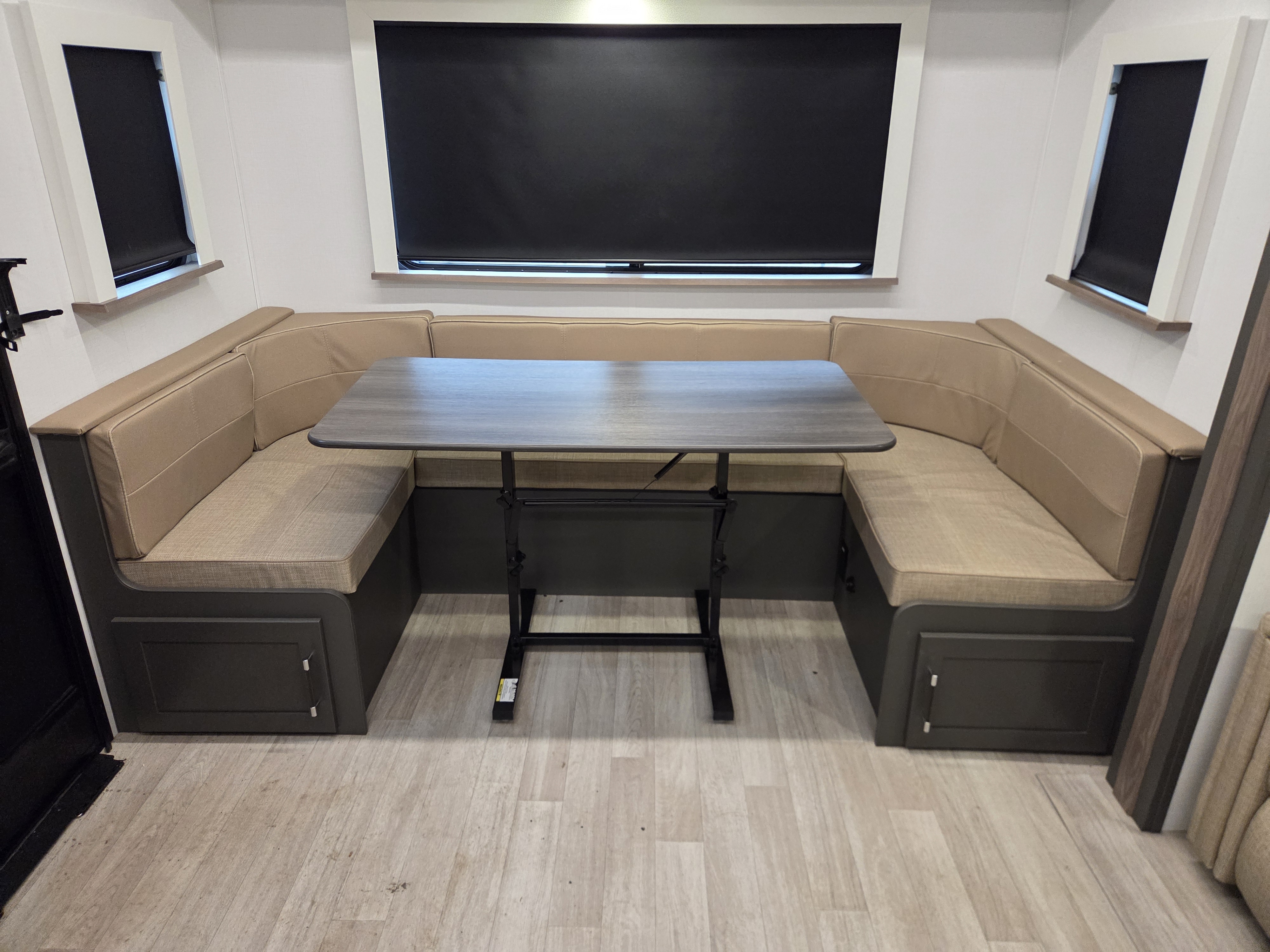 2025 Keystone Bullet Crossfire 2530RD, $ 32,999