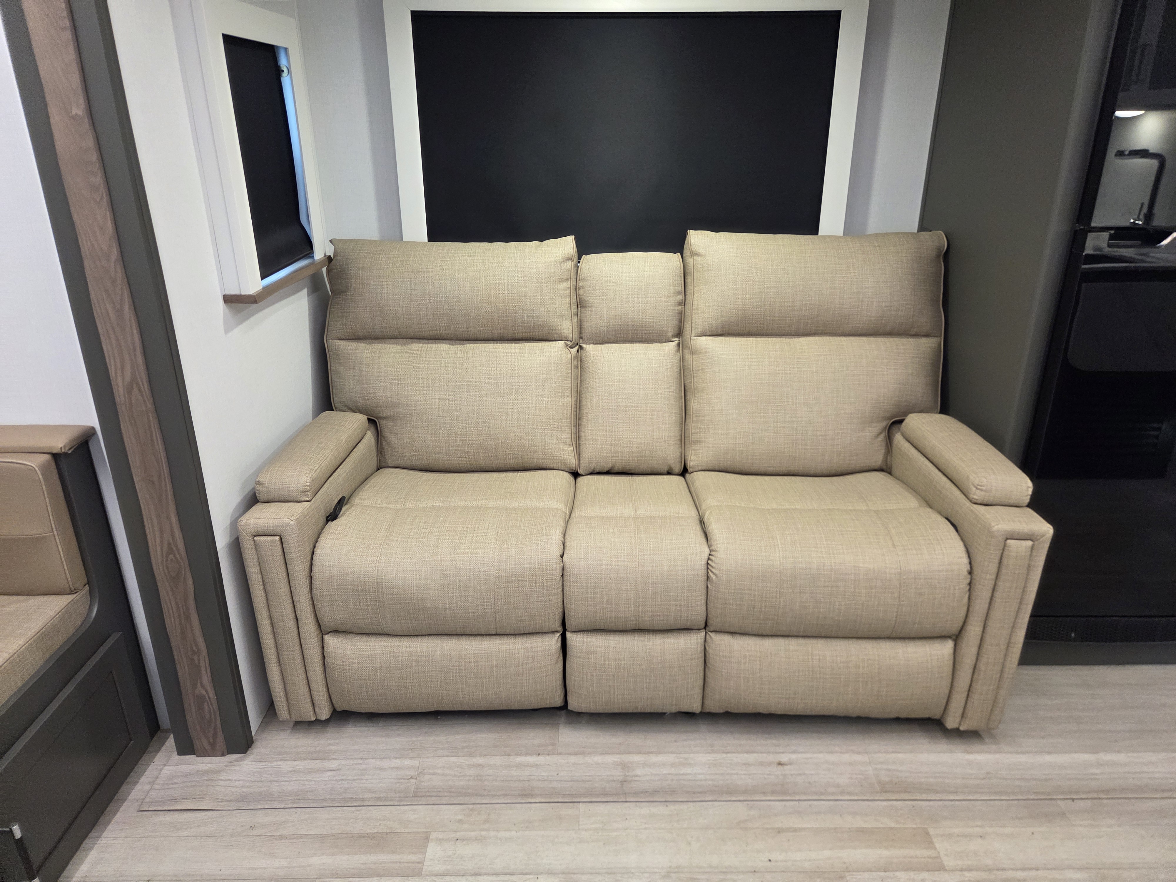 2025 Keystone Bullet Crossfire 2530RD, $ 32,999