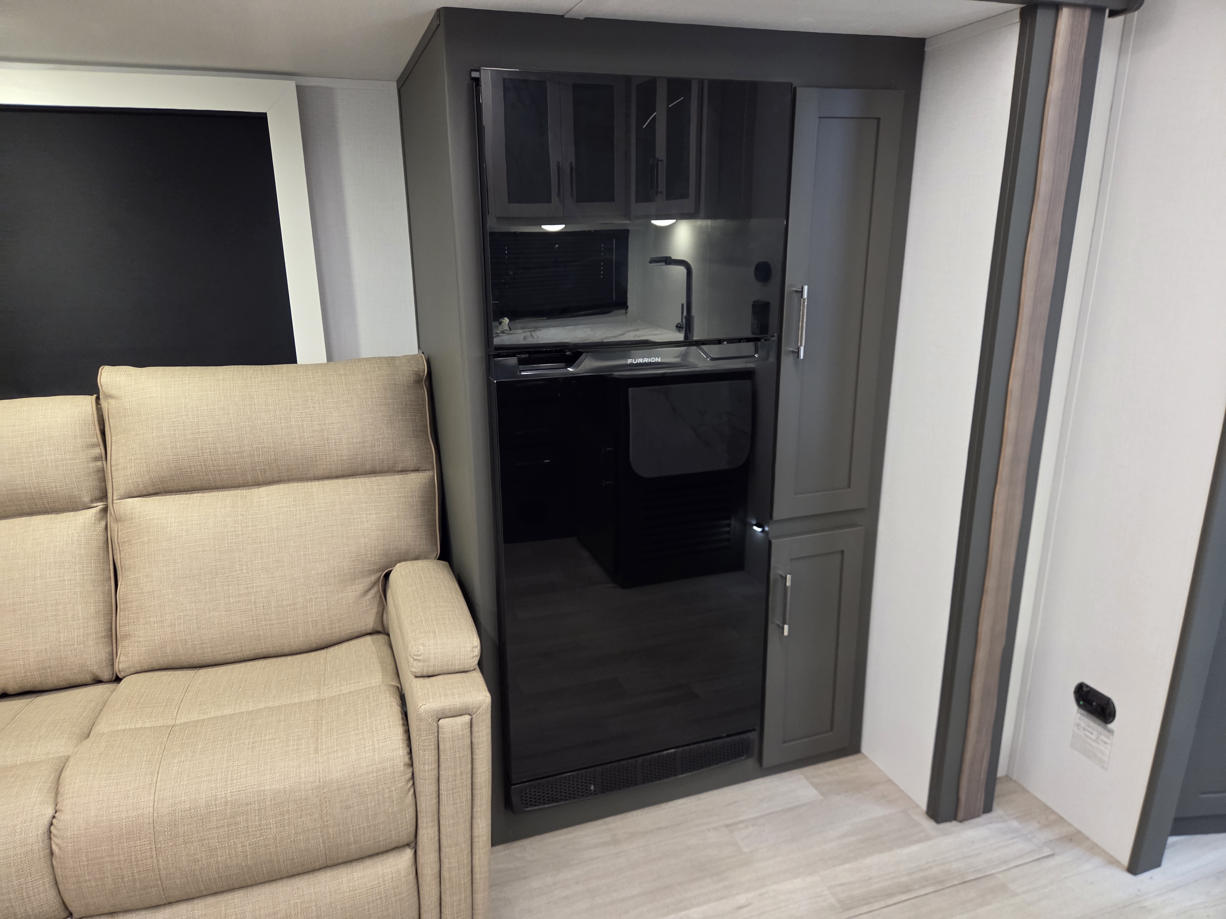 2025 Keystone Bullet Crossfire 2530RD, $ 32,999