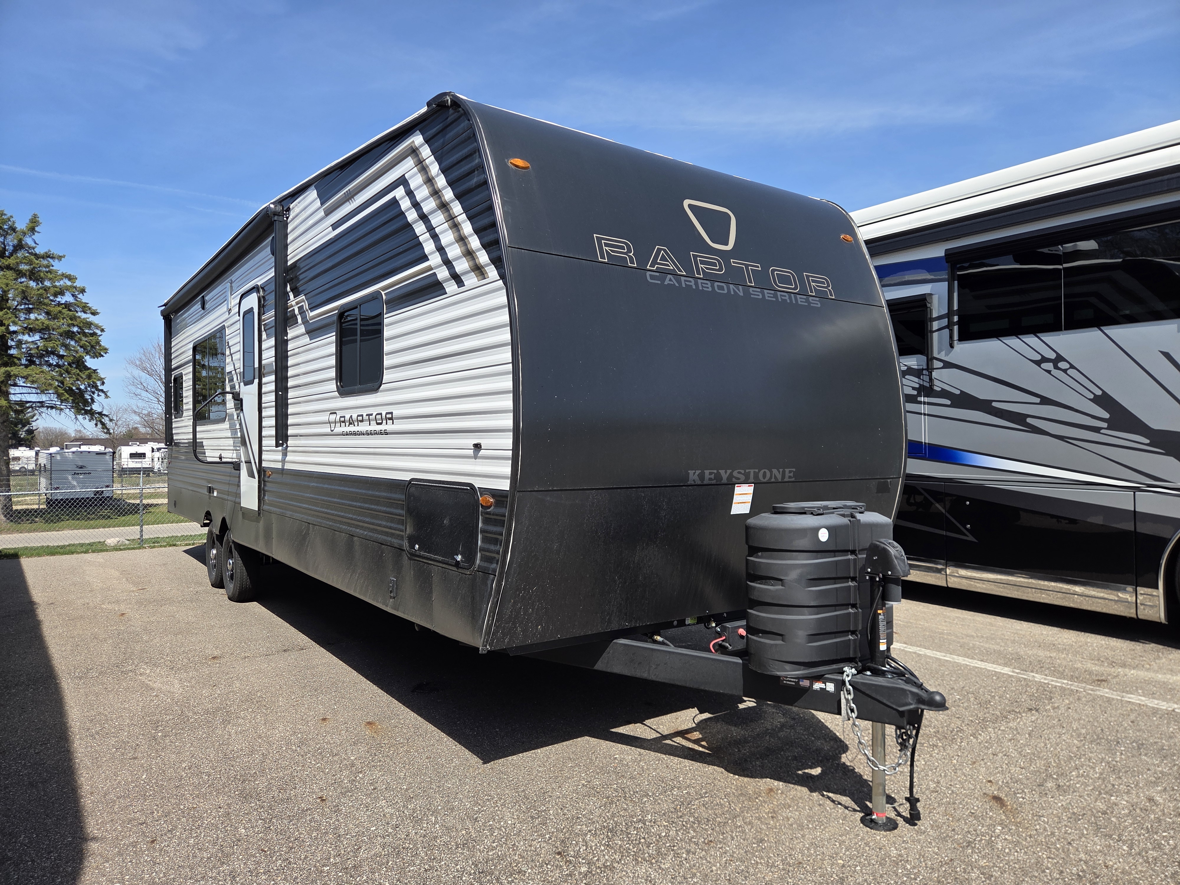 2026 Keystone Raptor Carbon Aluminum 30WFO, $ 37,990