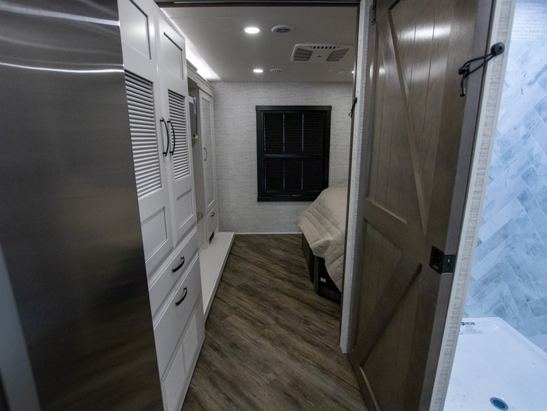 2025 Jayco Seneca 37M, $ 259,997