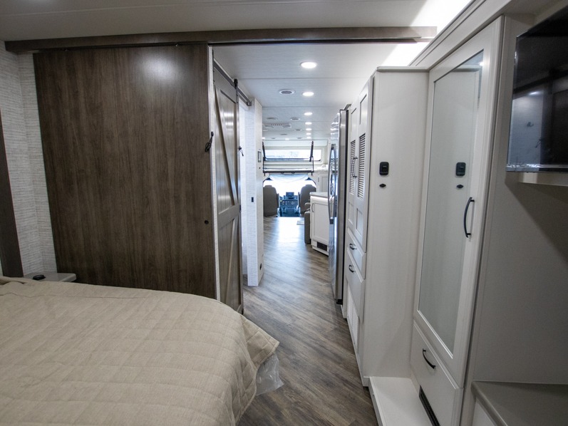 2025 Jayco Seneca 37M, $ 259,997