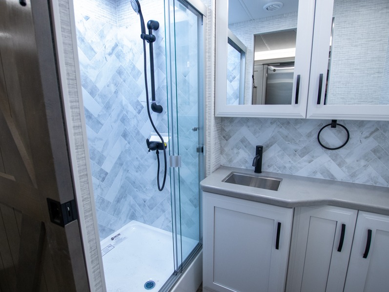 2025 Jayco Seneca 37M, $ 259,997